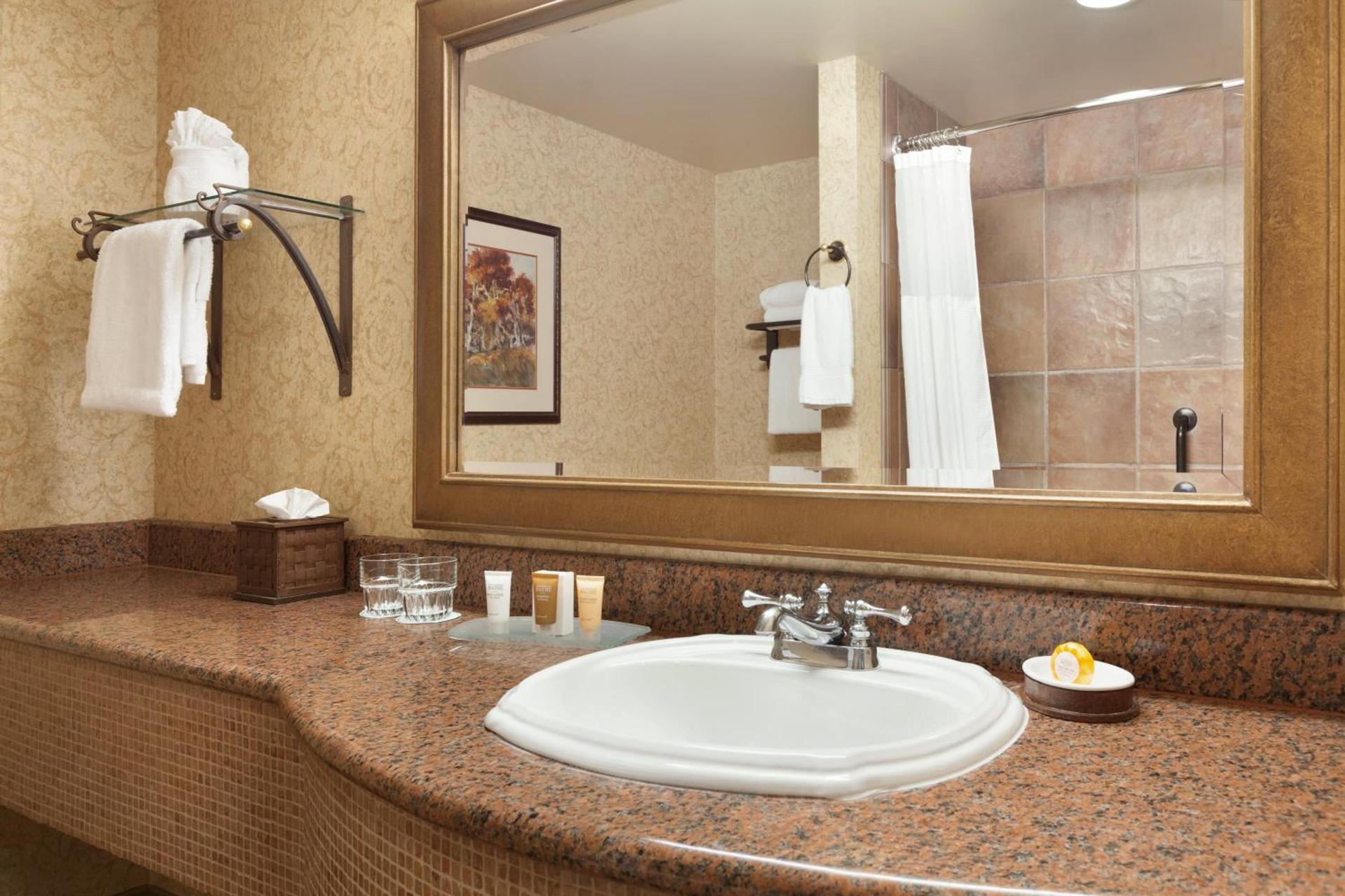 Chateau on the Lake Resort Spa and Convention Center photo 30