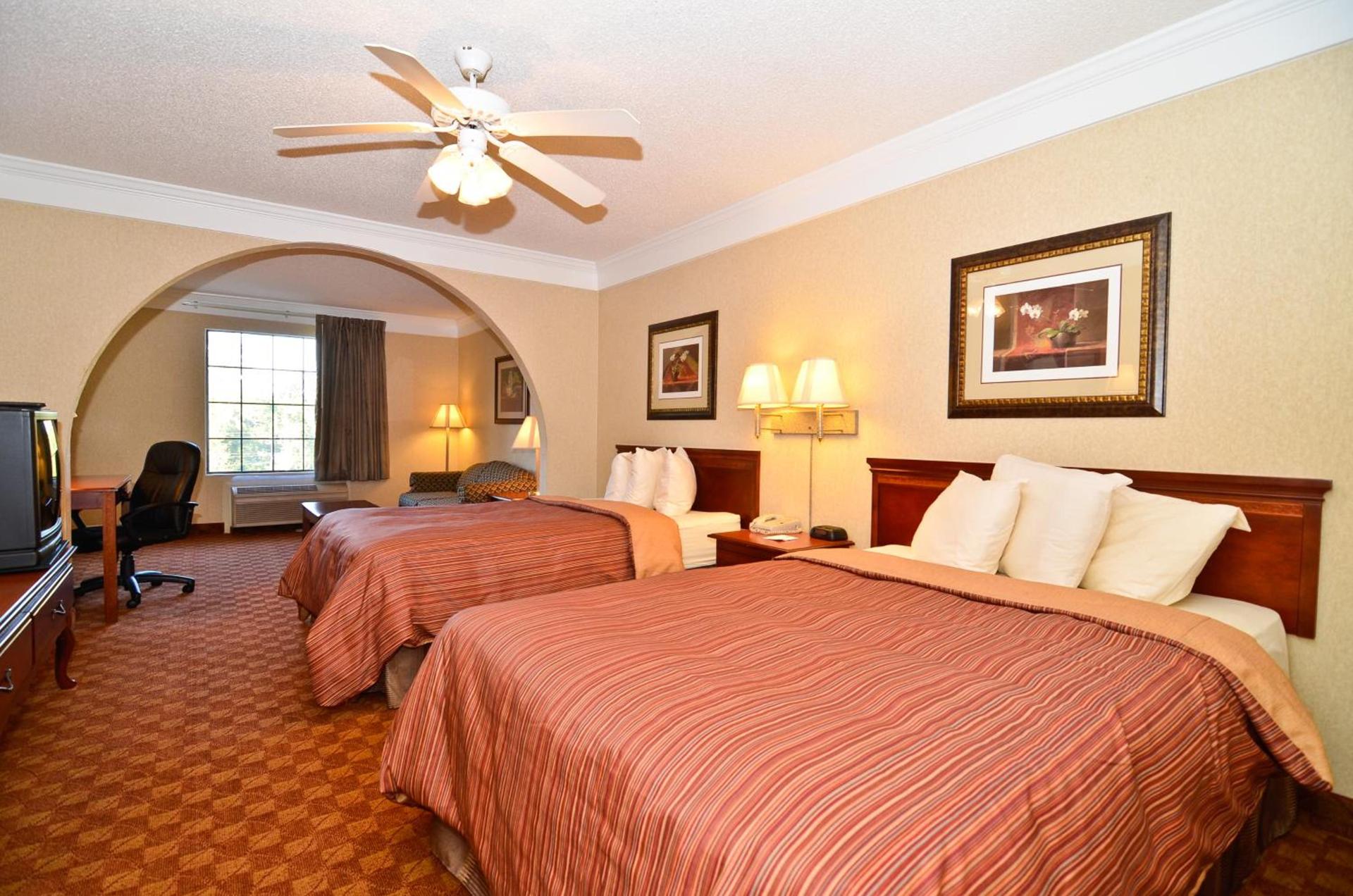 Peach State Inn & Suites photo 16
