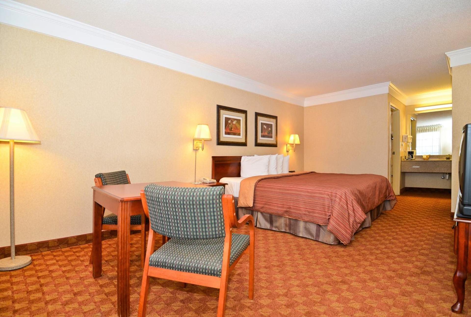 Peach State Inn & Suites photo 19