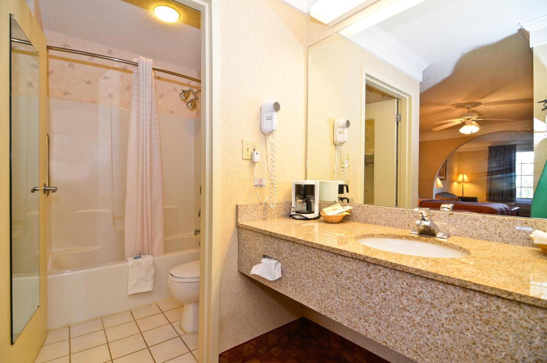 Peach State Inn & Suites photo 21