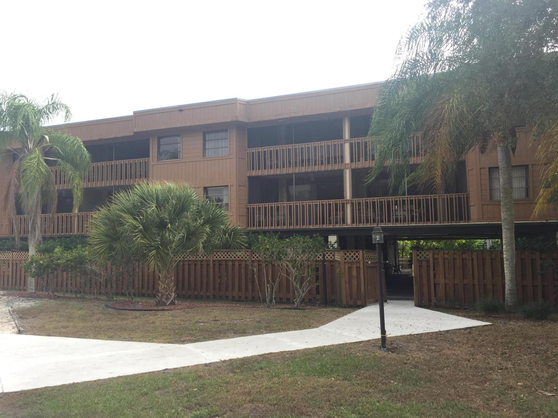 Charlotte Bay Resort photo 2