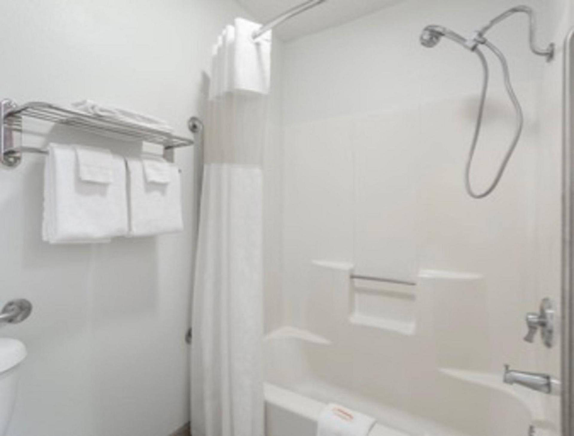 Days Inn by Wyndham Colby photo 28