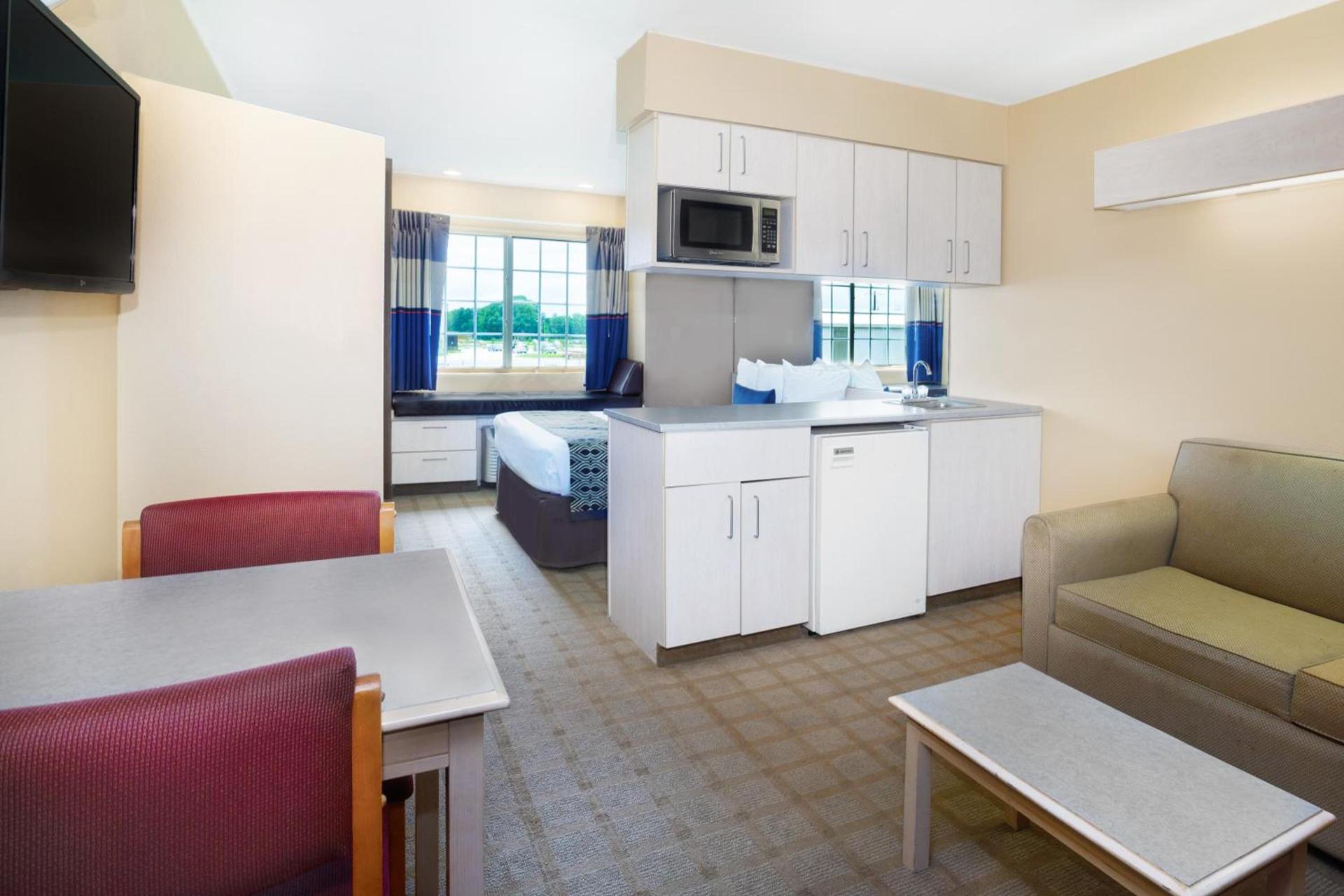 Microtel Inn and Suites Lafayette photo 46