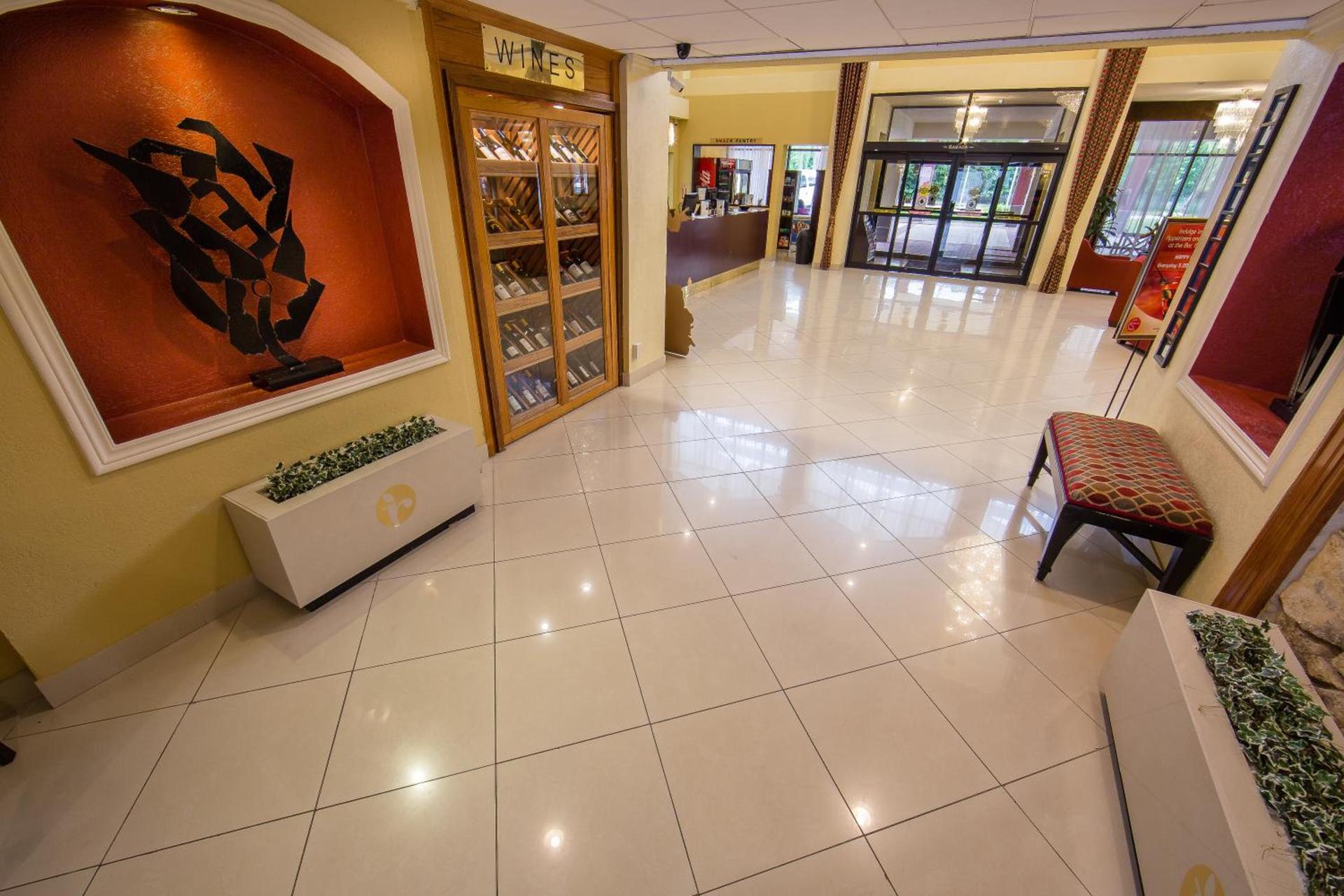 Ramada by Wyndham Houston Intercontinental Airport East photo 56