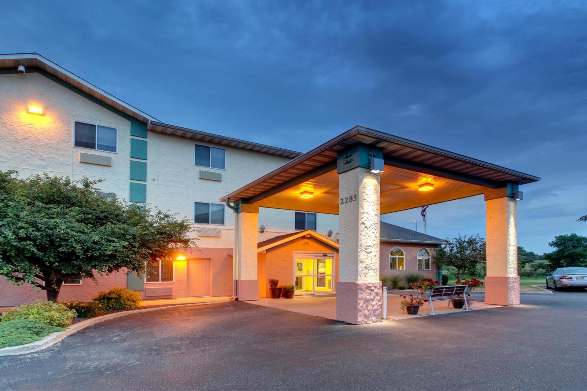 Baymont by Wyndham Galesburg photo 5