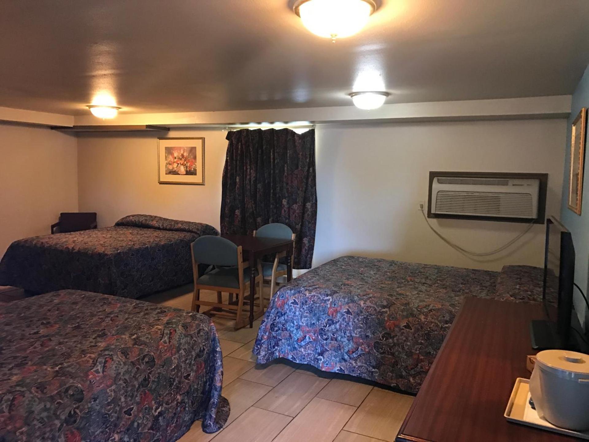 HWY Express Inn & Suites photo 7