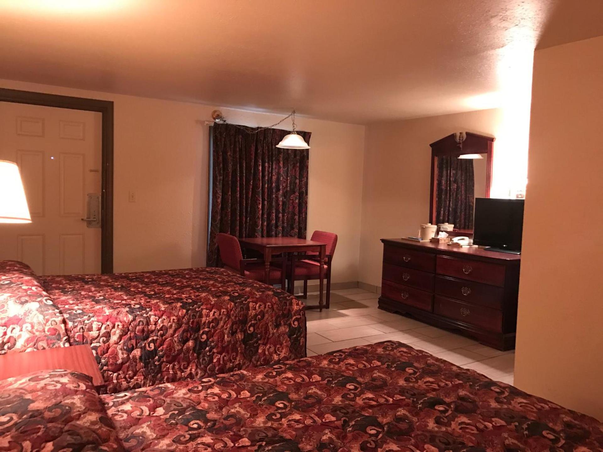 HWY Express Inn & Suites photo 2