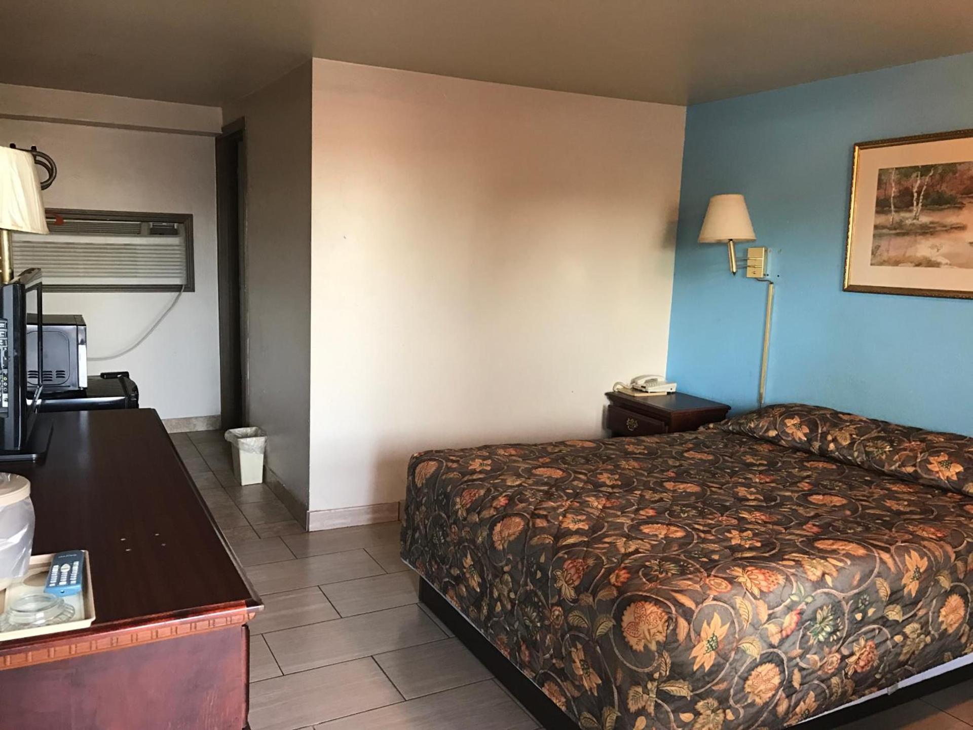 HWY Express Inn & Suites photo 11