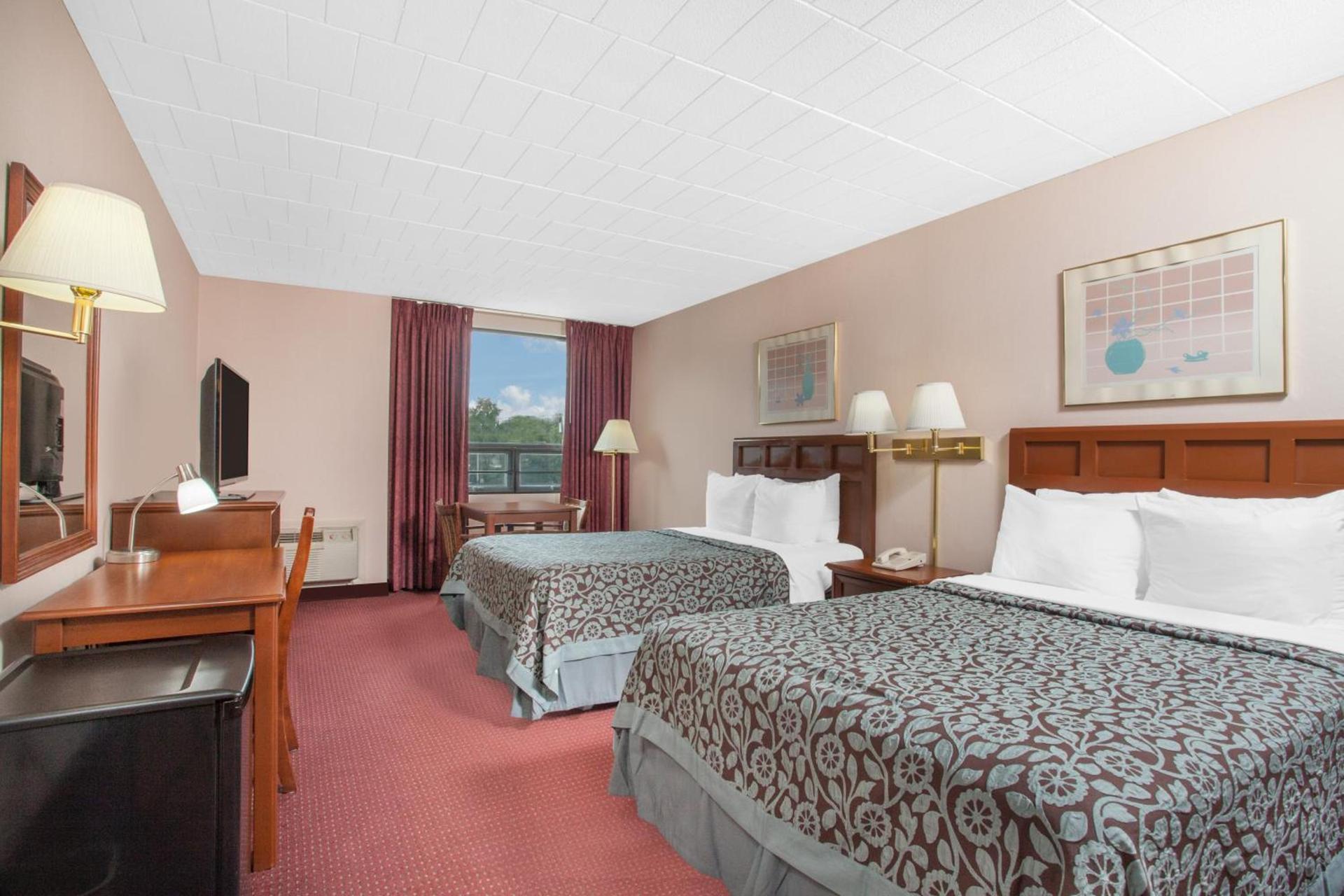 Days Inn by Wyndham Liberty Monticello photo 32