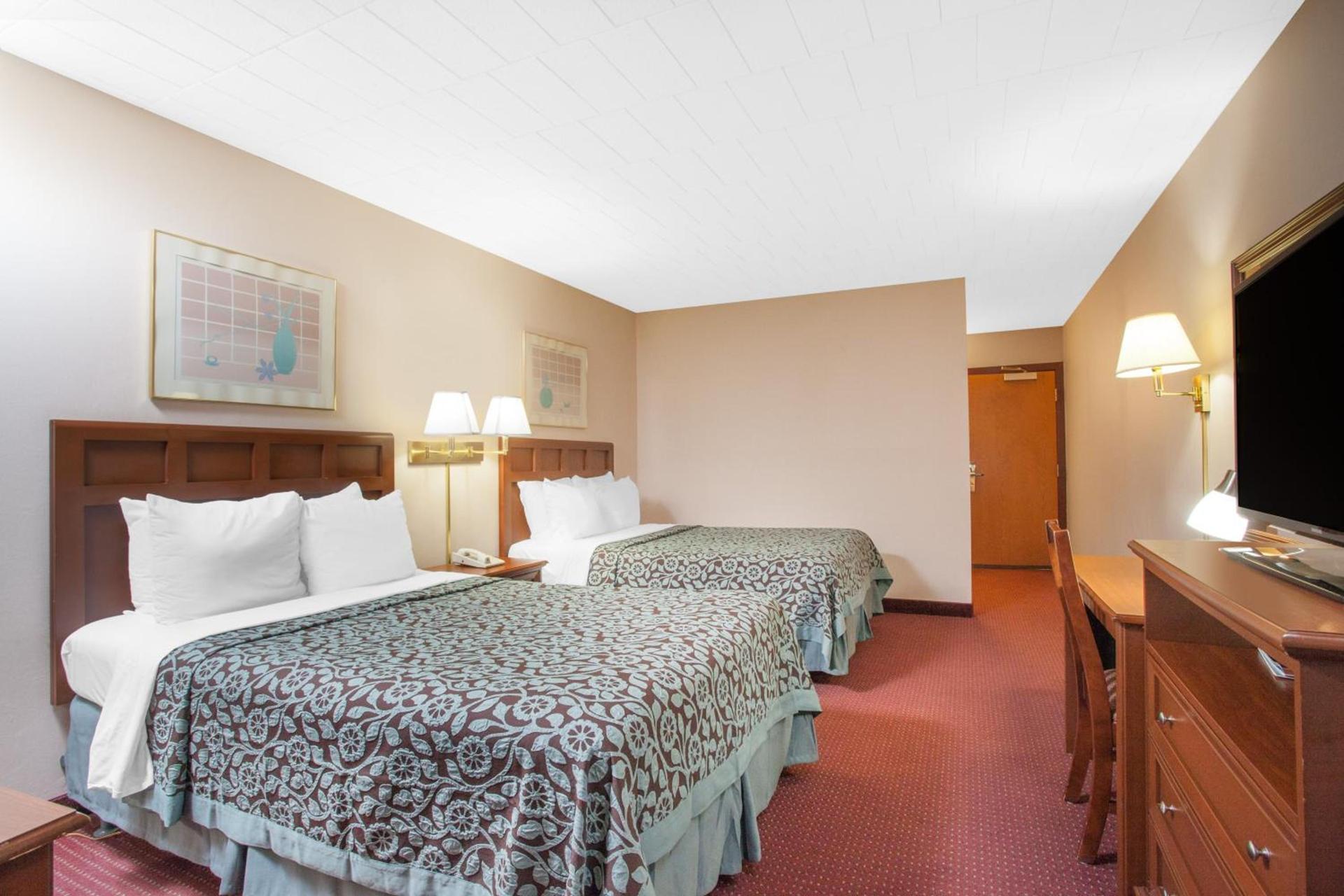 Days Inn by Wyndham Liberty Monticello photo 24
