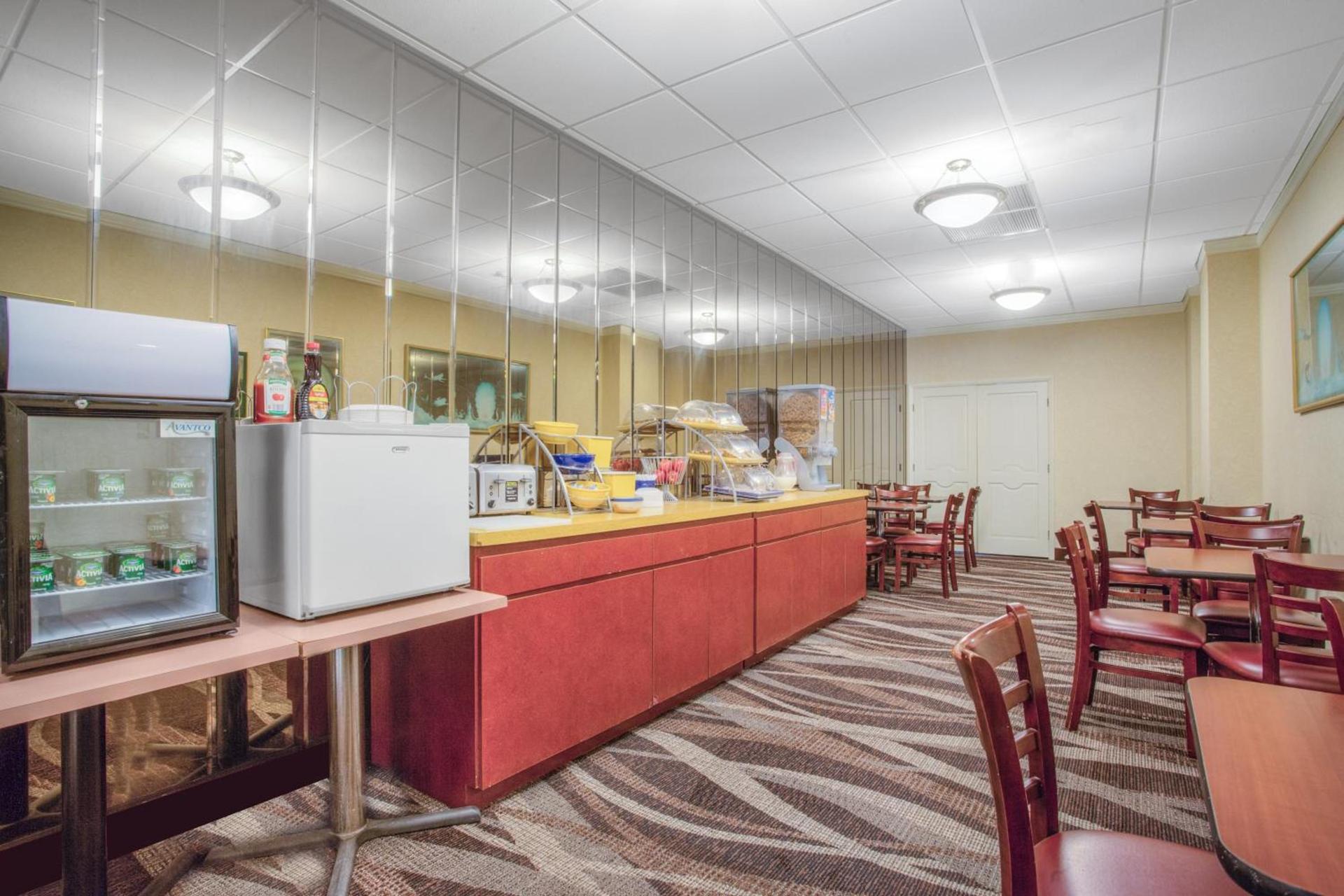 Days Inn by Wyndham Liberty Monticello photo 29