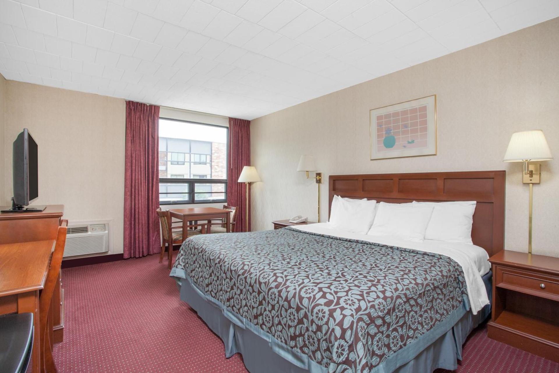 Days Inn by Wyndham Liberty Monticello photo 30
