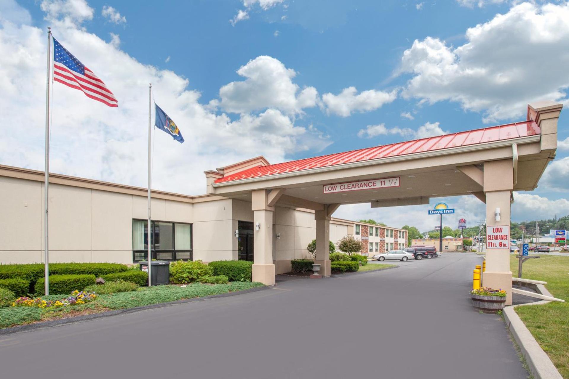 Days Inn by Wyndham Liberty Monticello photo 22