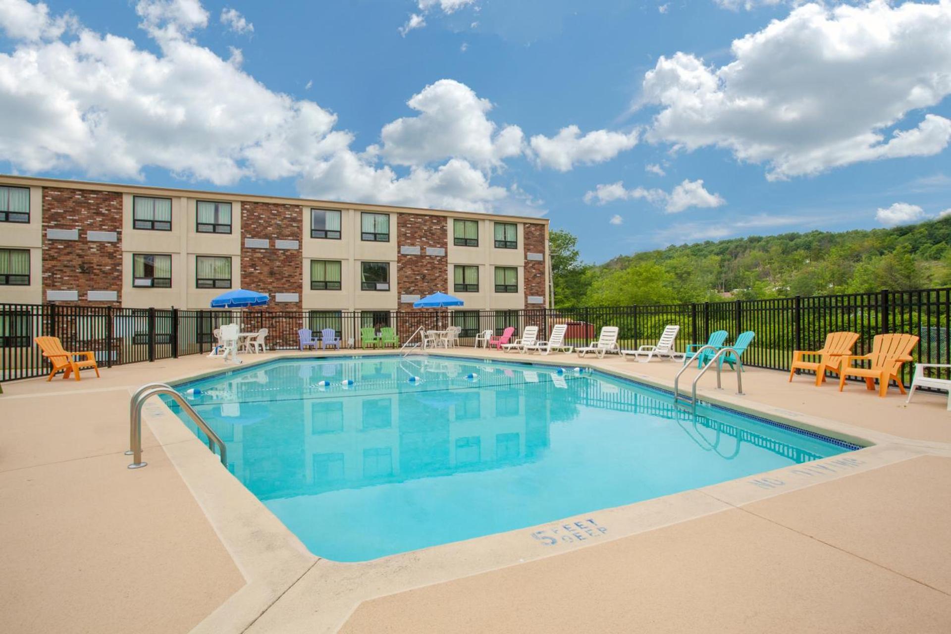 Days Inn by Wyndham Liberty Monticello photo 23