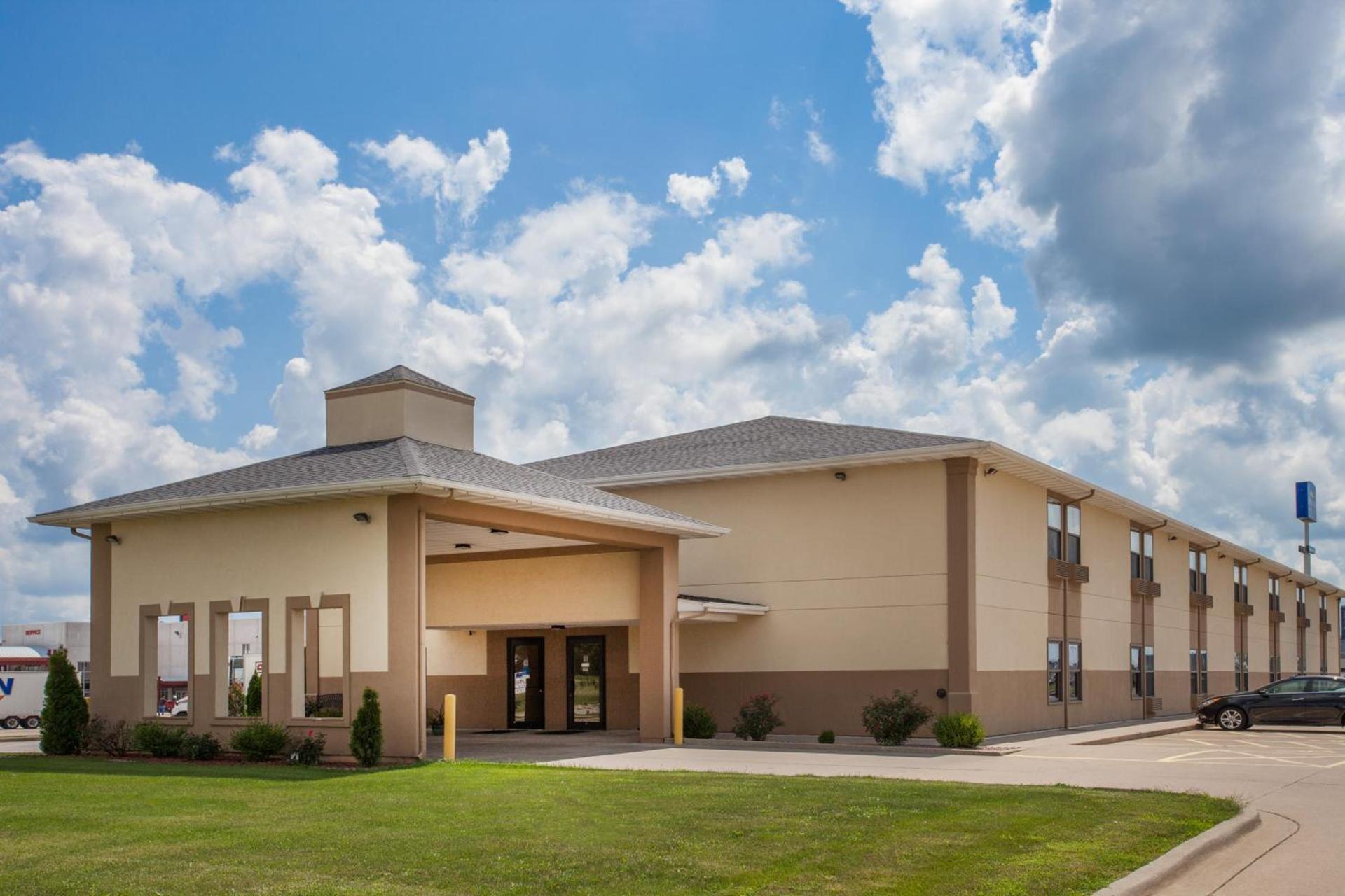 Baymont by Wyndham Morton photo 32