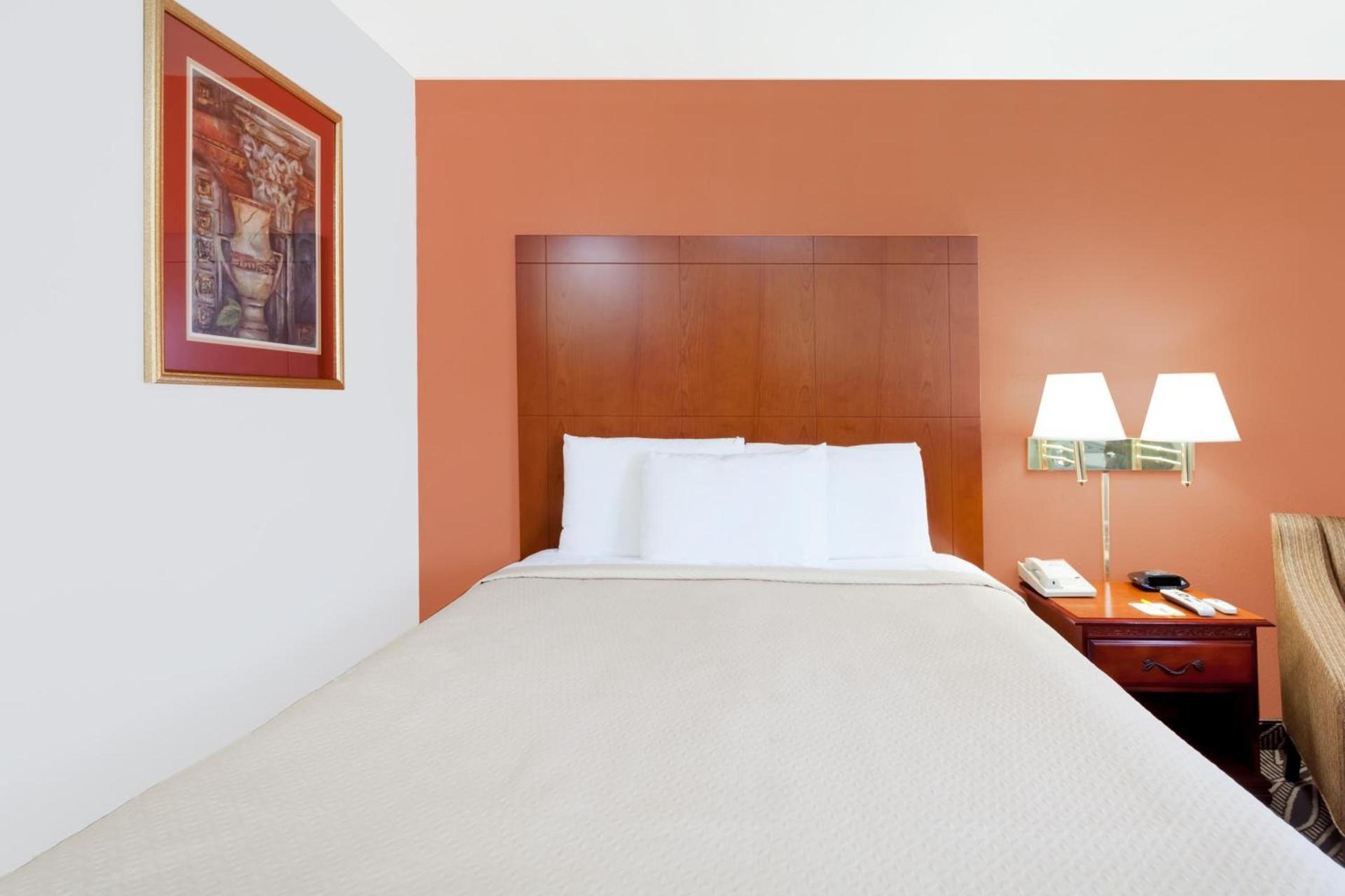 Days Inn by Wyndham Dyersburg photo 63