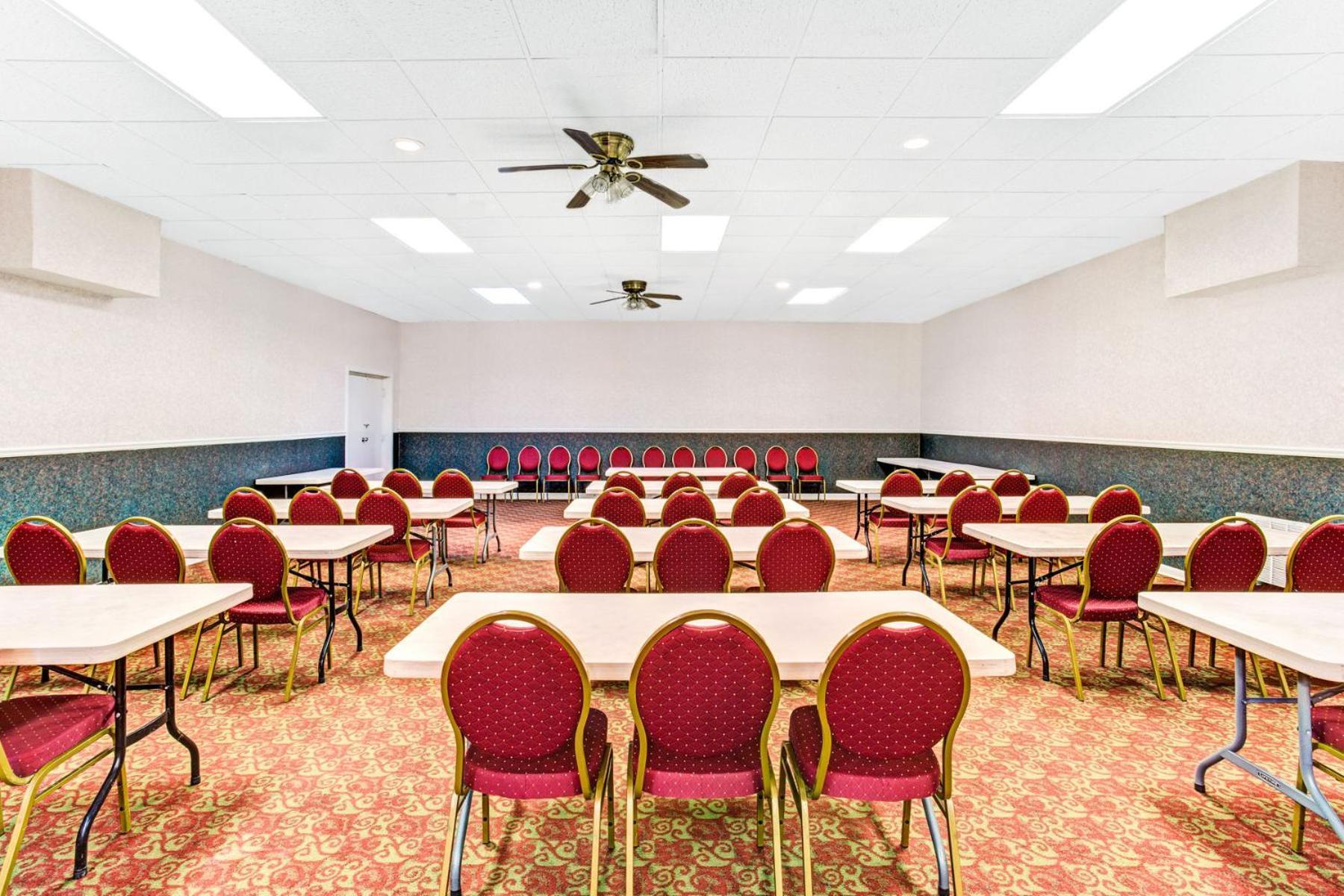 Ramada by Wyndham Murfreesboro photo 11