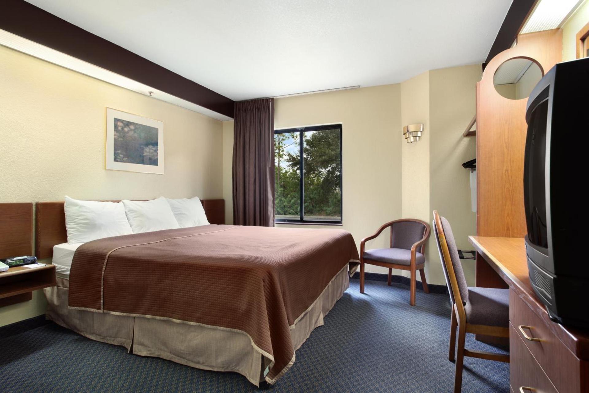 Travelodge by Wyndham Fort Myers Airport photo 16