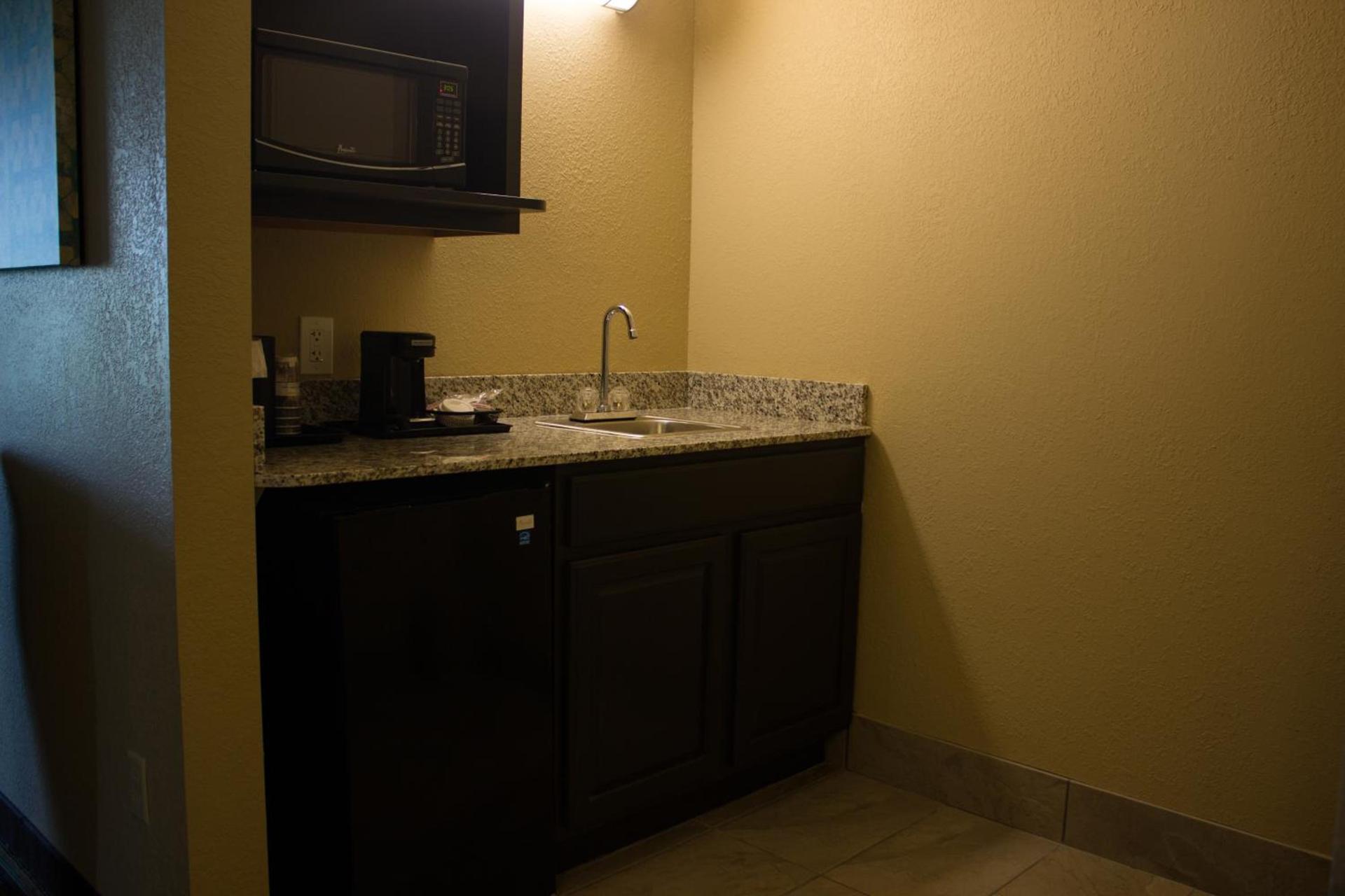 BEST WESTERN Plus Menomonie Inn & Suites photo 61