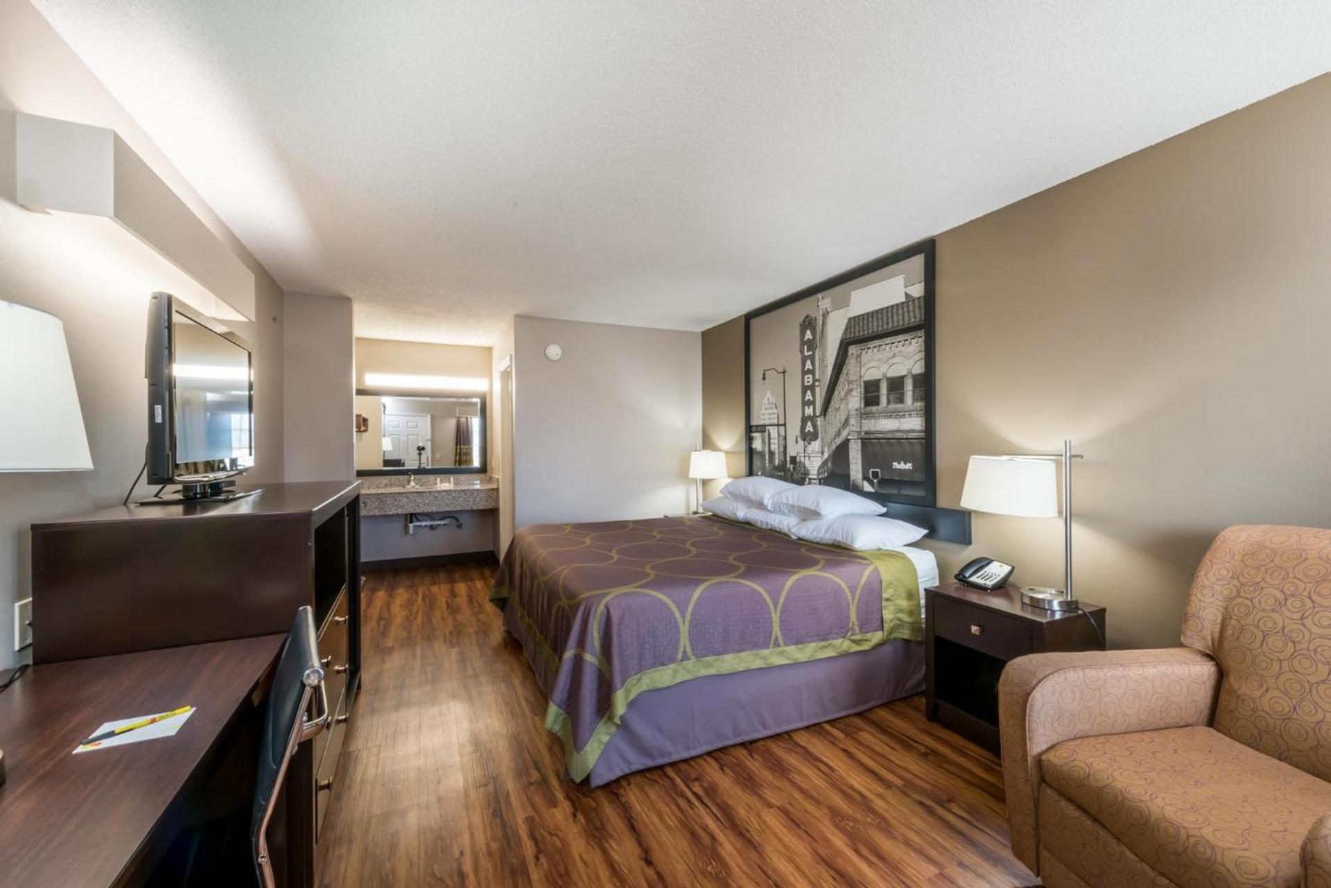 Super 8 by Wyndham Alexander City photo 21