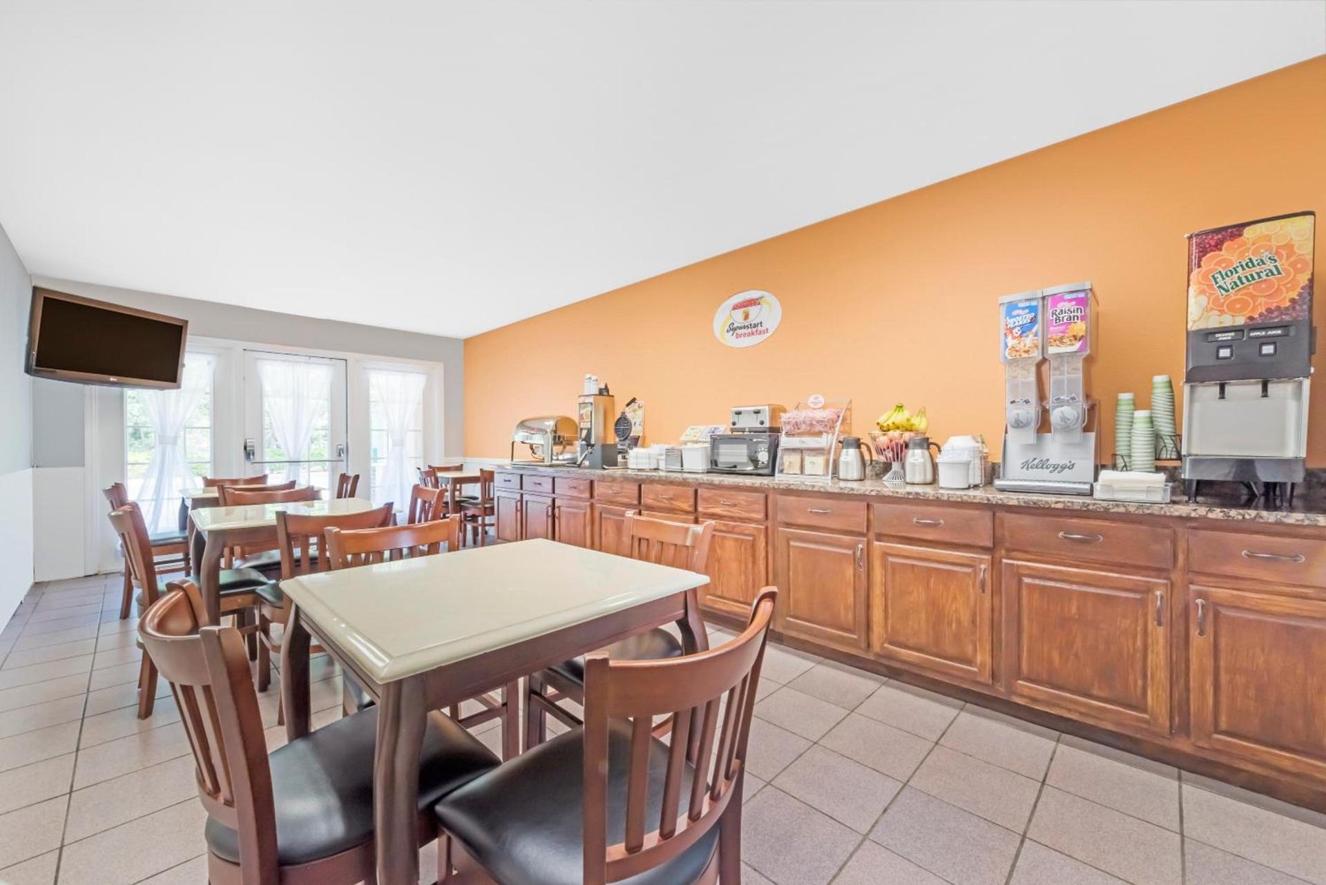 Super 8 by Wyndham Alexander City photo 38