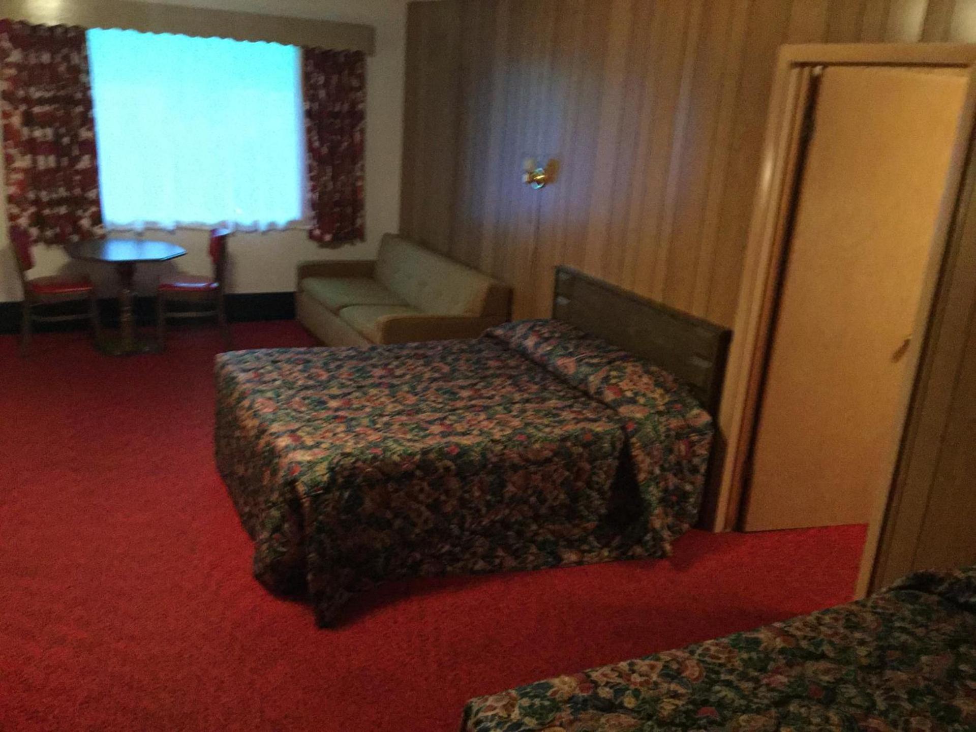Cedars Motel photo 46