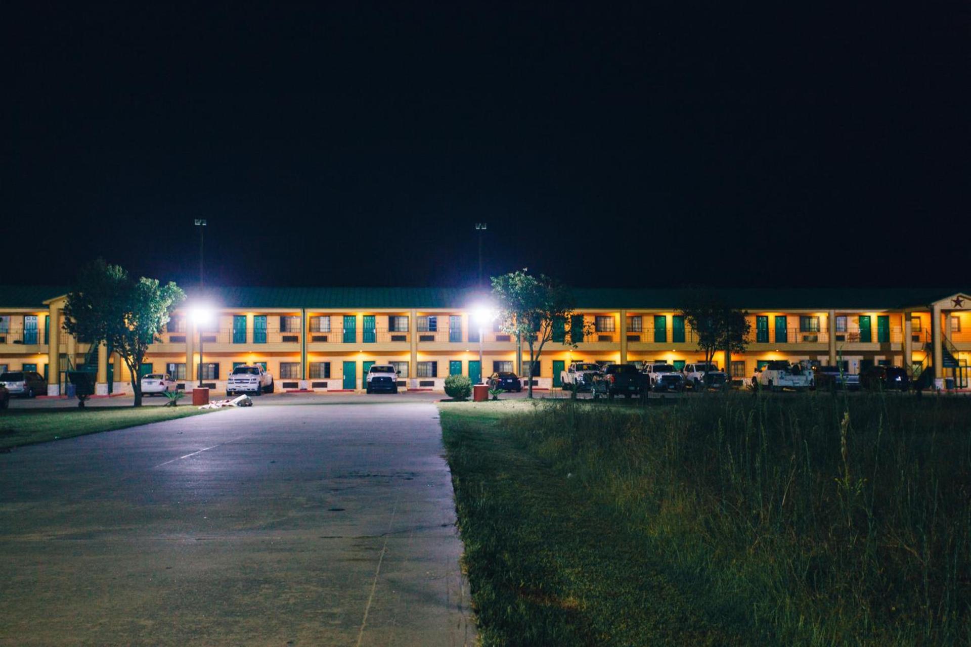 Scottish Inn & Suites photo 5