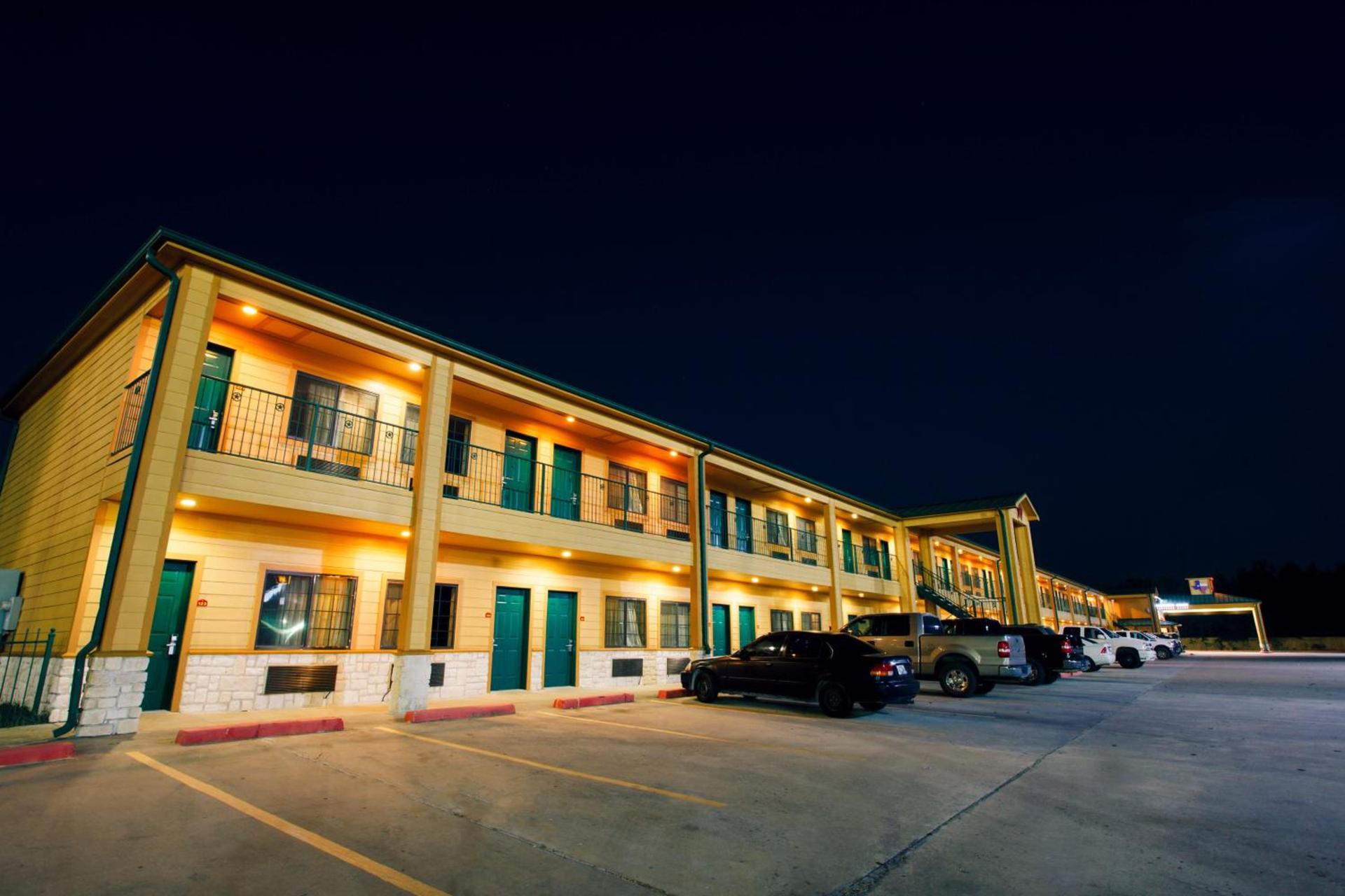 Scottish Inn & Suites photo 6