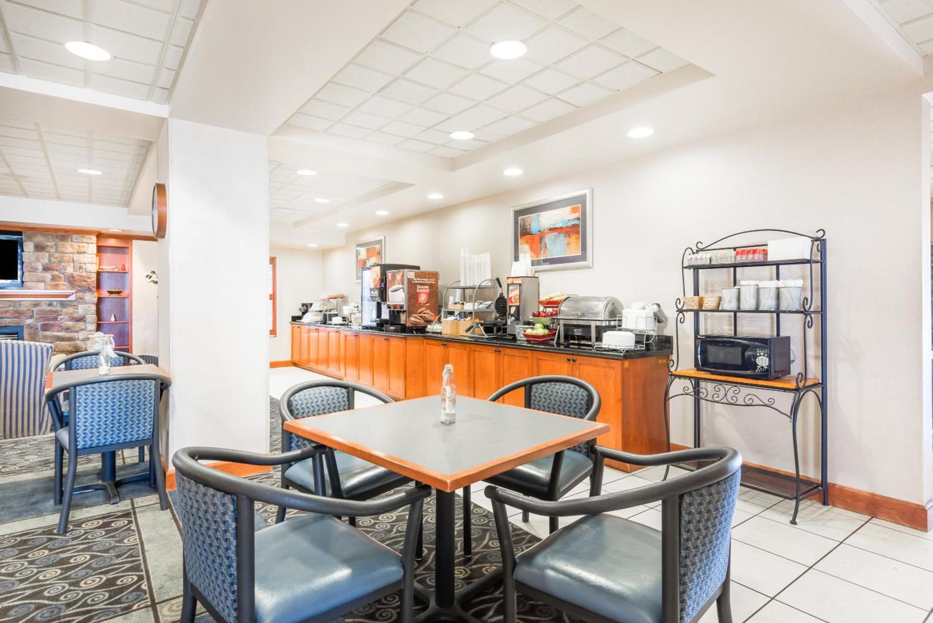Wingate by Wyndham Erie photo 7