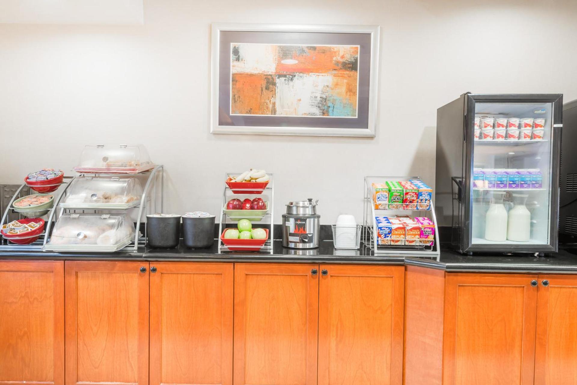 Wingate by Wyndham Erie photo 8