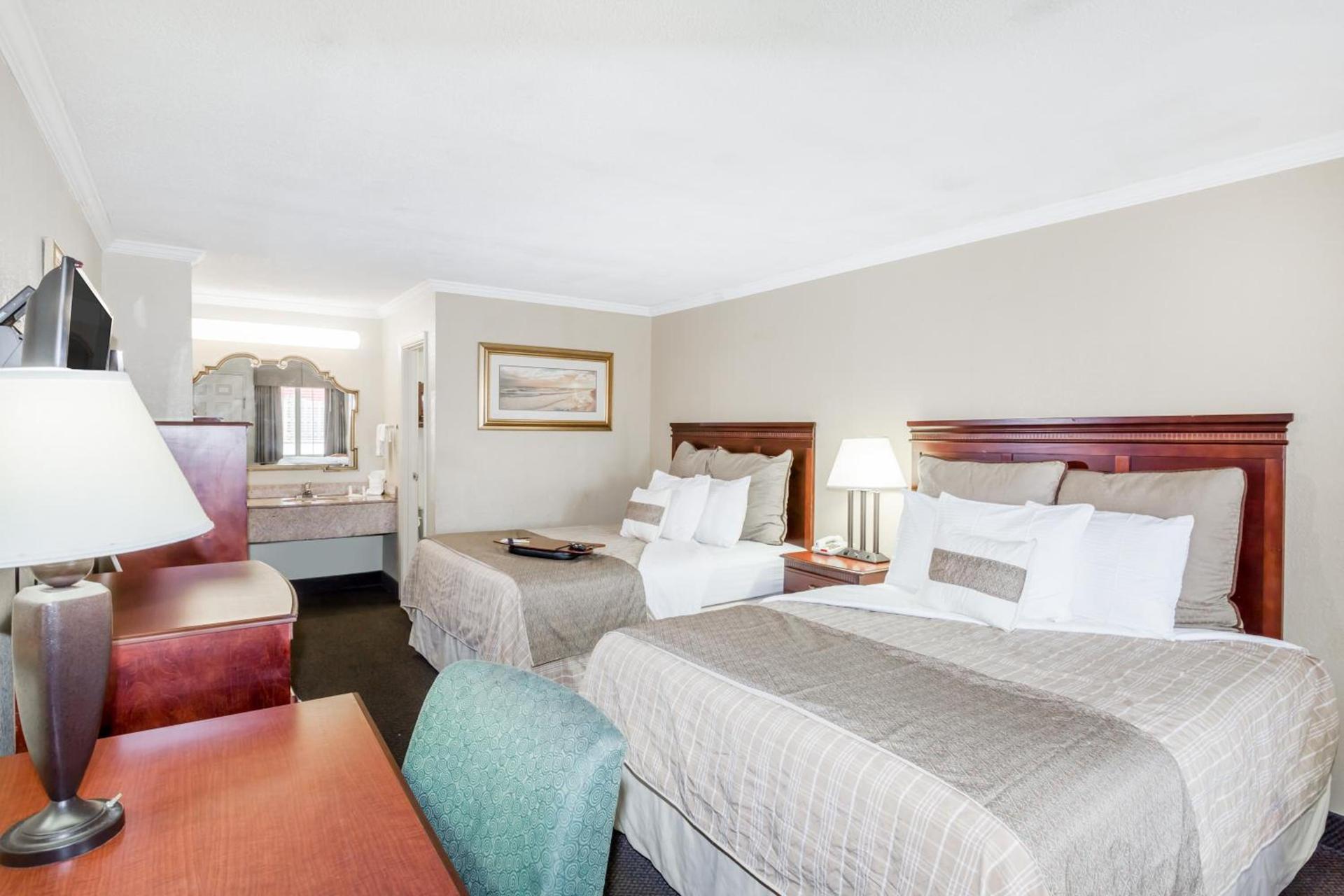 Days Inn by Wyndham Destin photo 45