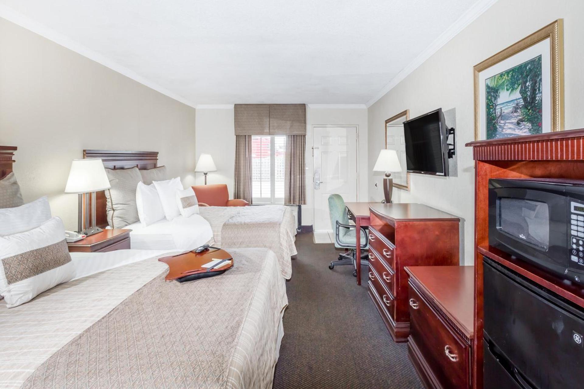Days Inn by Wyndham Destin photo 42