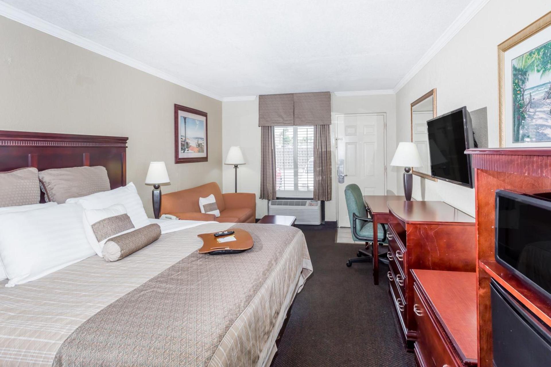 Days Inn by Wyndham Destin photo 43