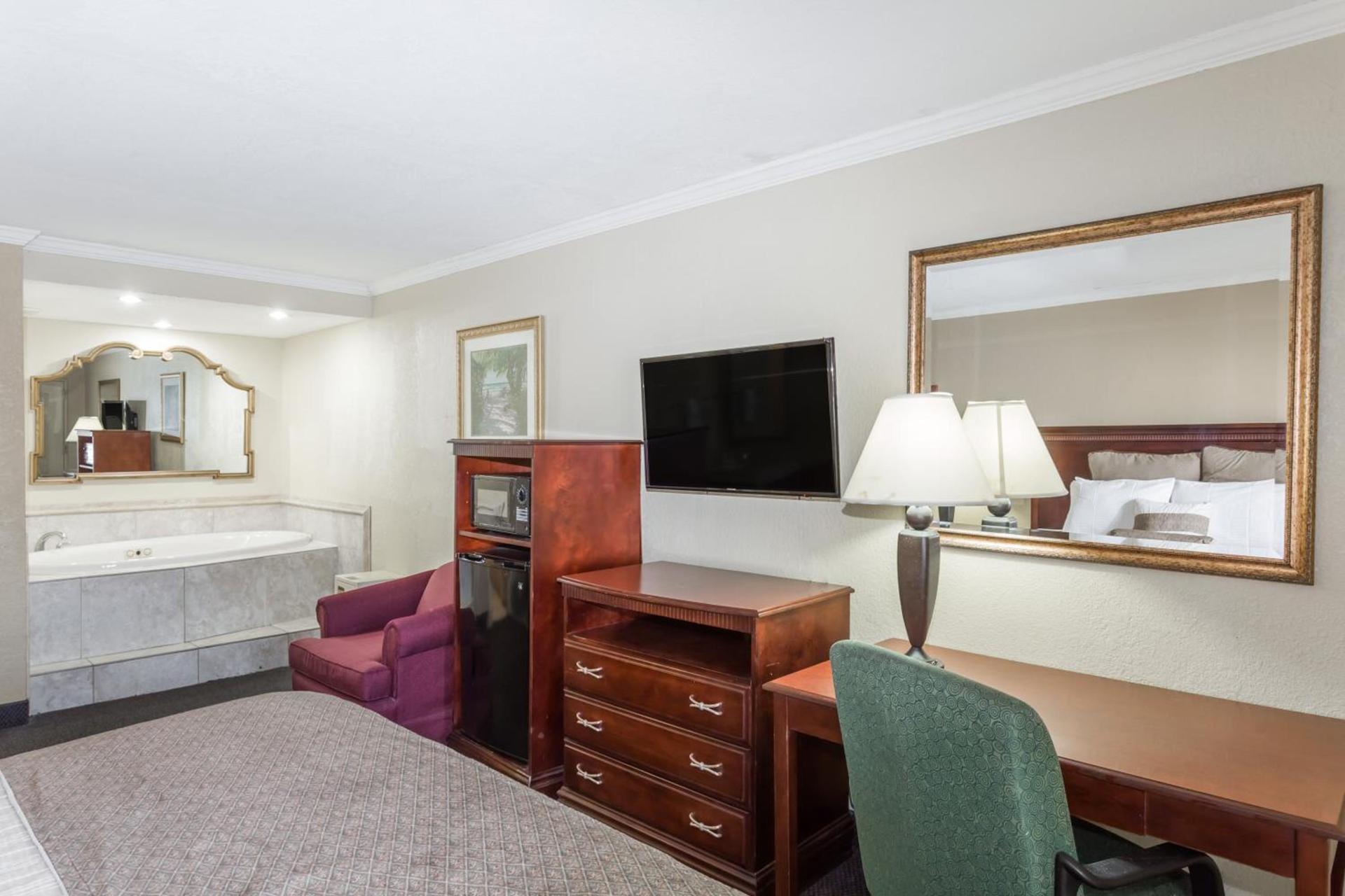 Days Inn by Wyndham Destin photo 38