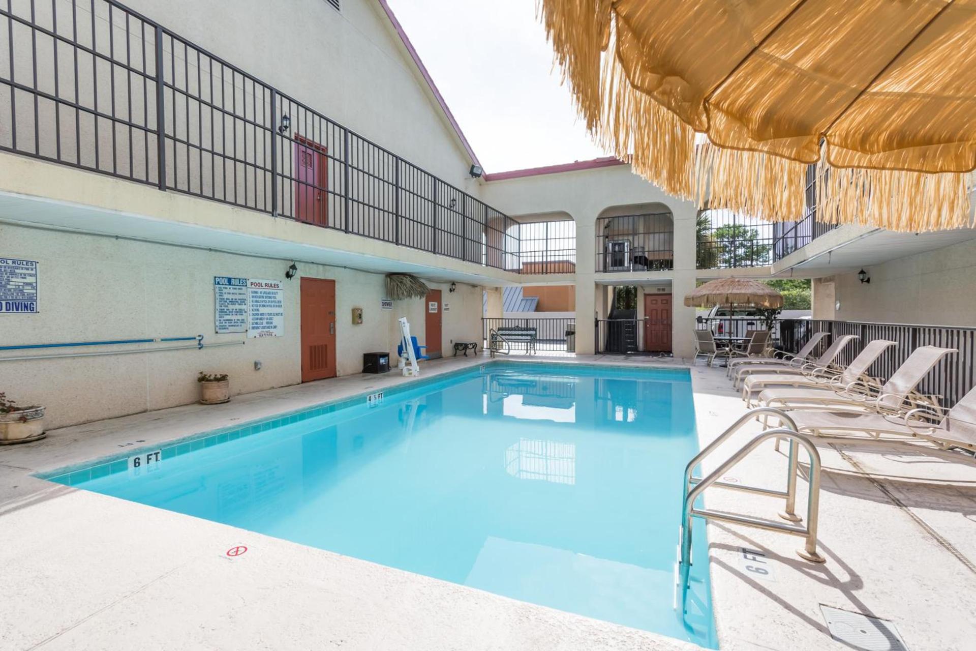 Days Inn by Wyndham Destin photo 36