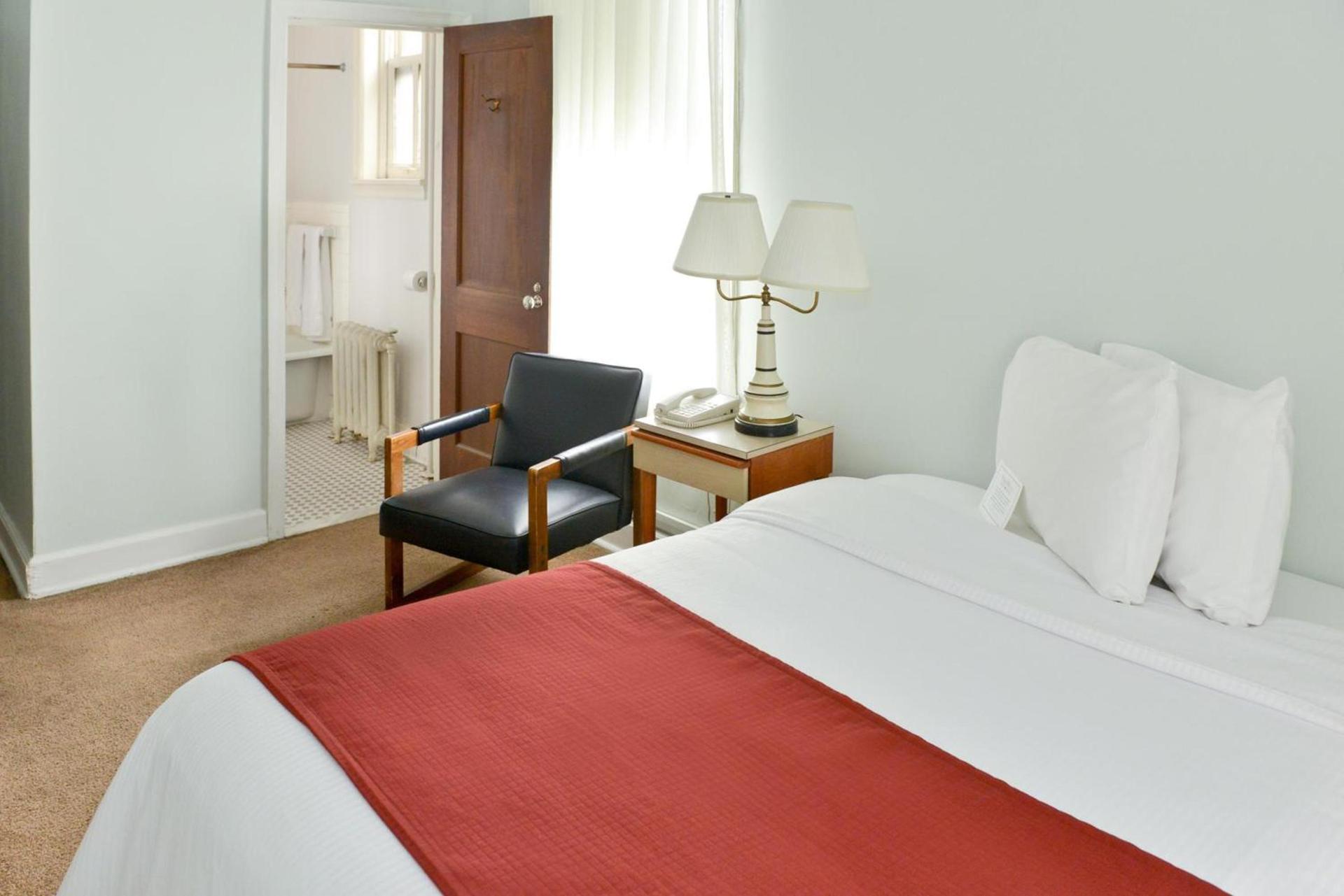 Penn Wells Hotel photo 25
