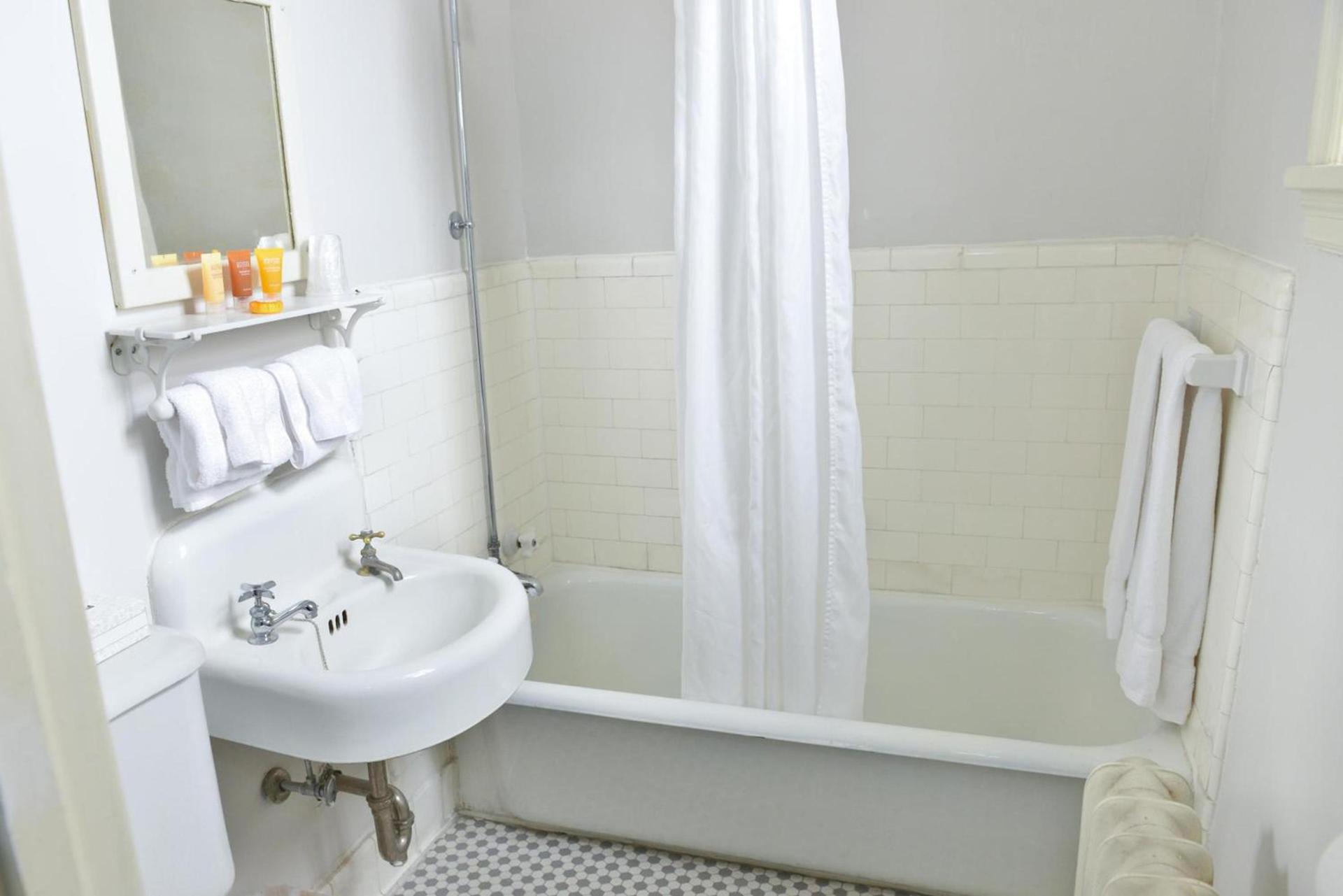 Penn Wells Hotel photo 26