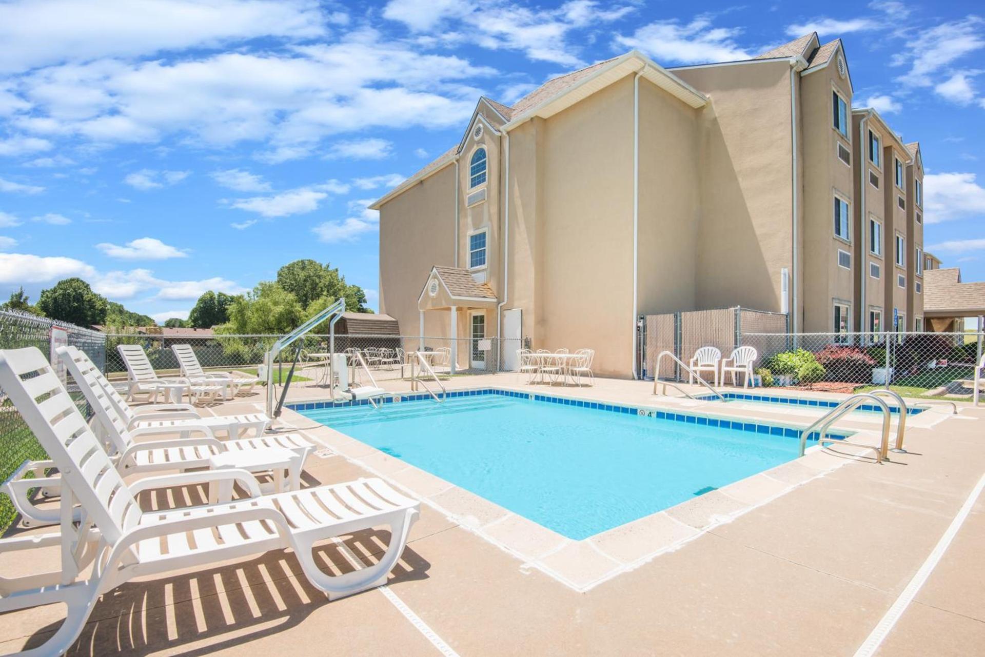Microtel Inn & Suites Claremore Route 66 photo 4
