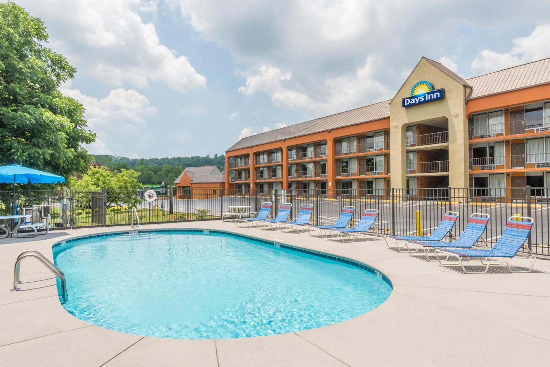 Days Inn by Wyndham Knoxville East photo 30