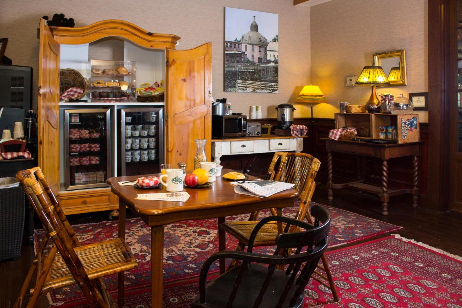 The Common Man Inn & Restaurant photo 44