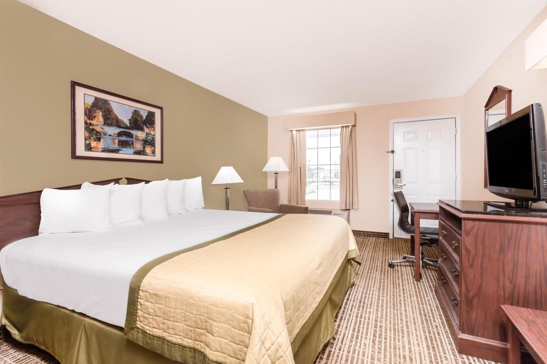 Baymont by Wyndham Albany at Albany Mall photo 15