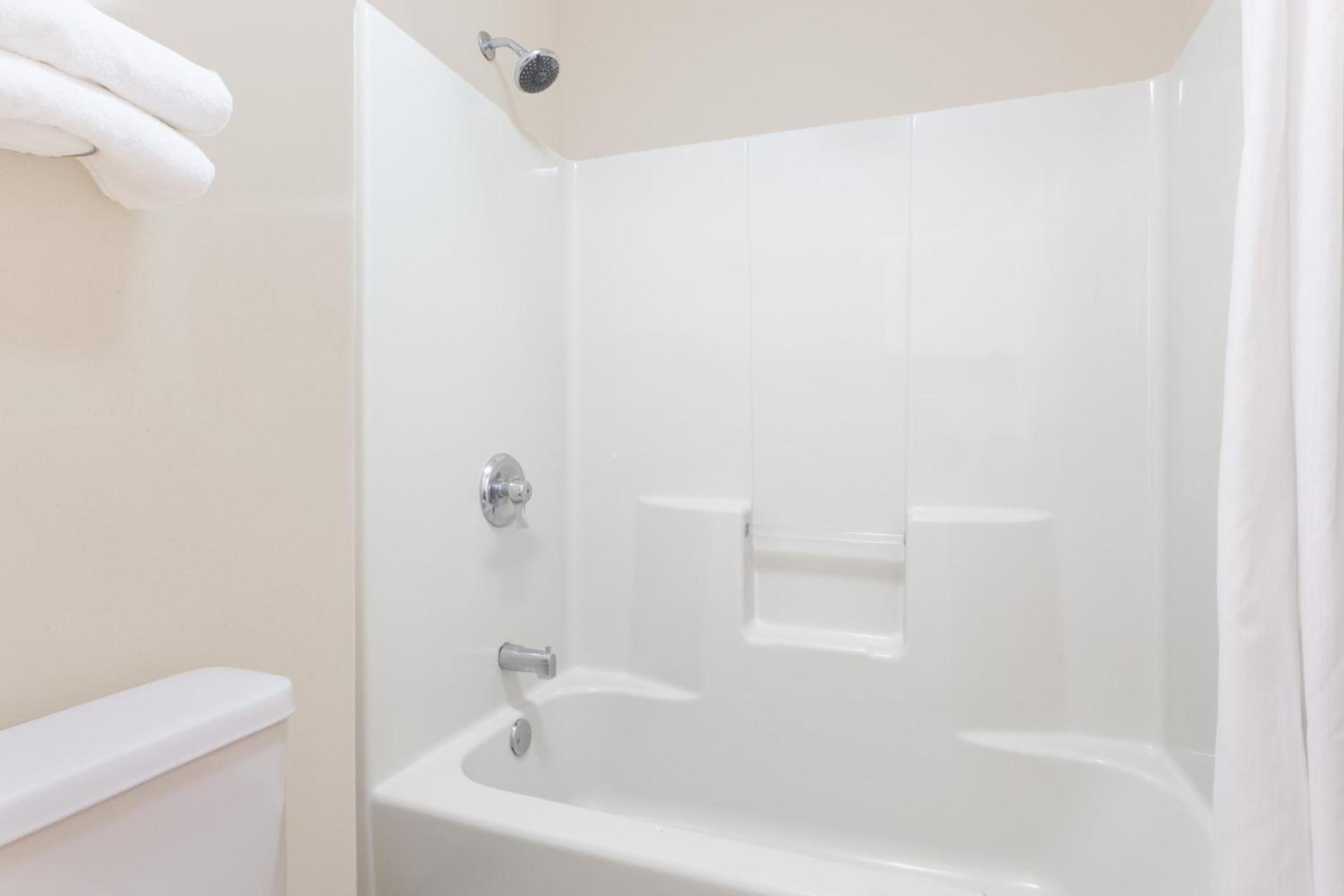 Baymont by Wyndham Albany at Albany Mall photo 14