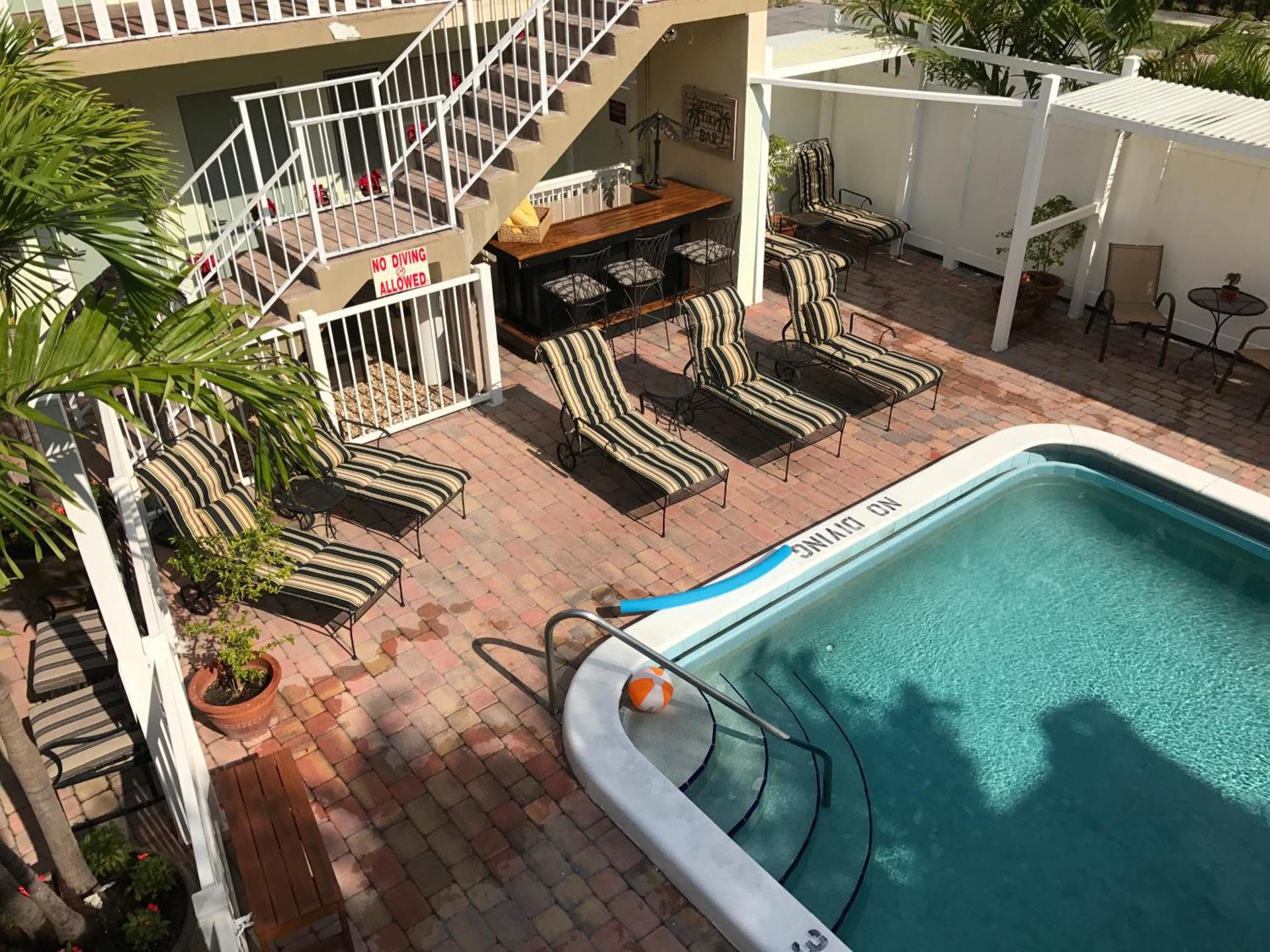 The Big Coconut Guesthouse - Gay Men's Resort photo 10