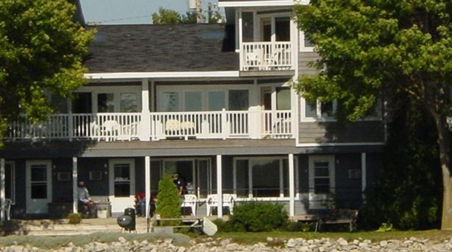 Snug Harbor Inn photo 8