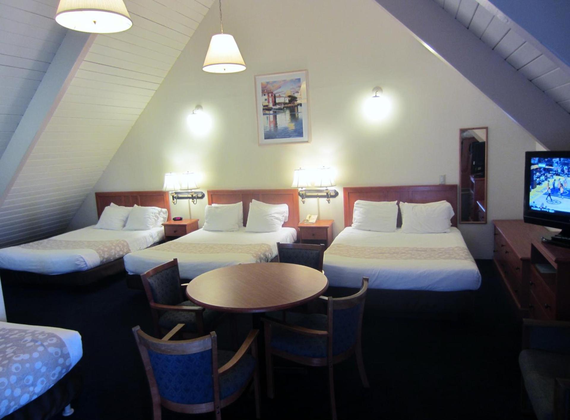 Newport Channel Inn photo 9