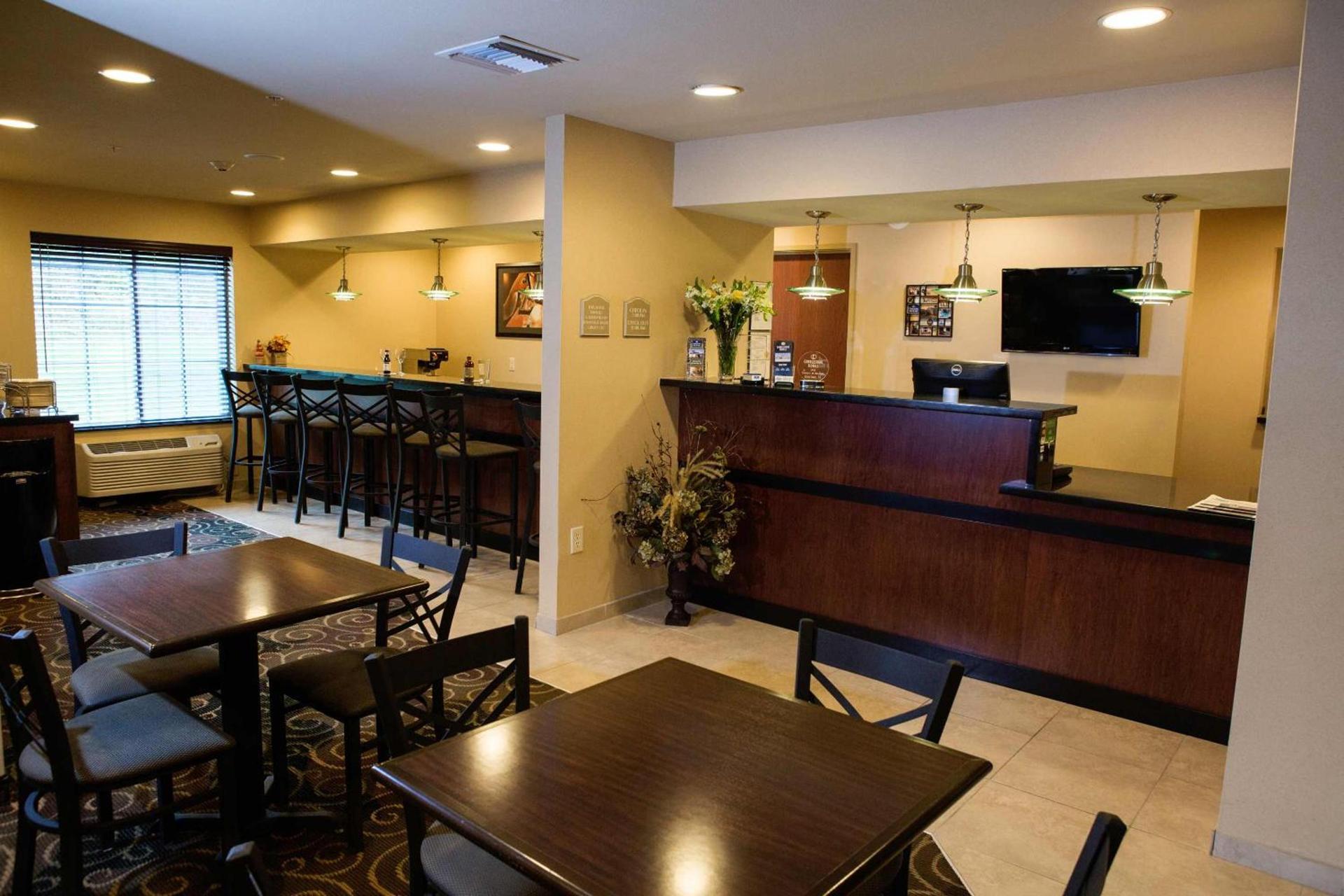Cobblestone Hotel & Suites - Knoxville photo 22