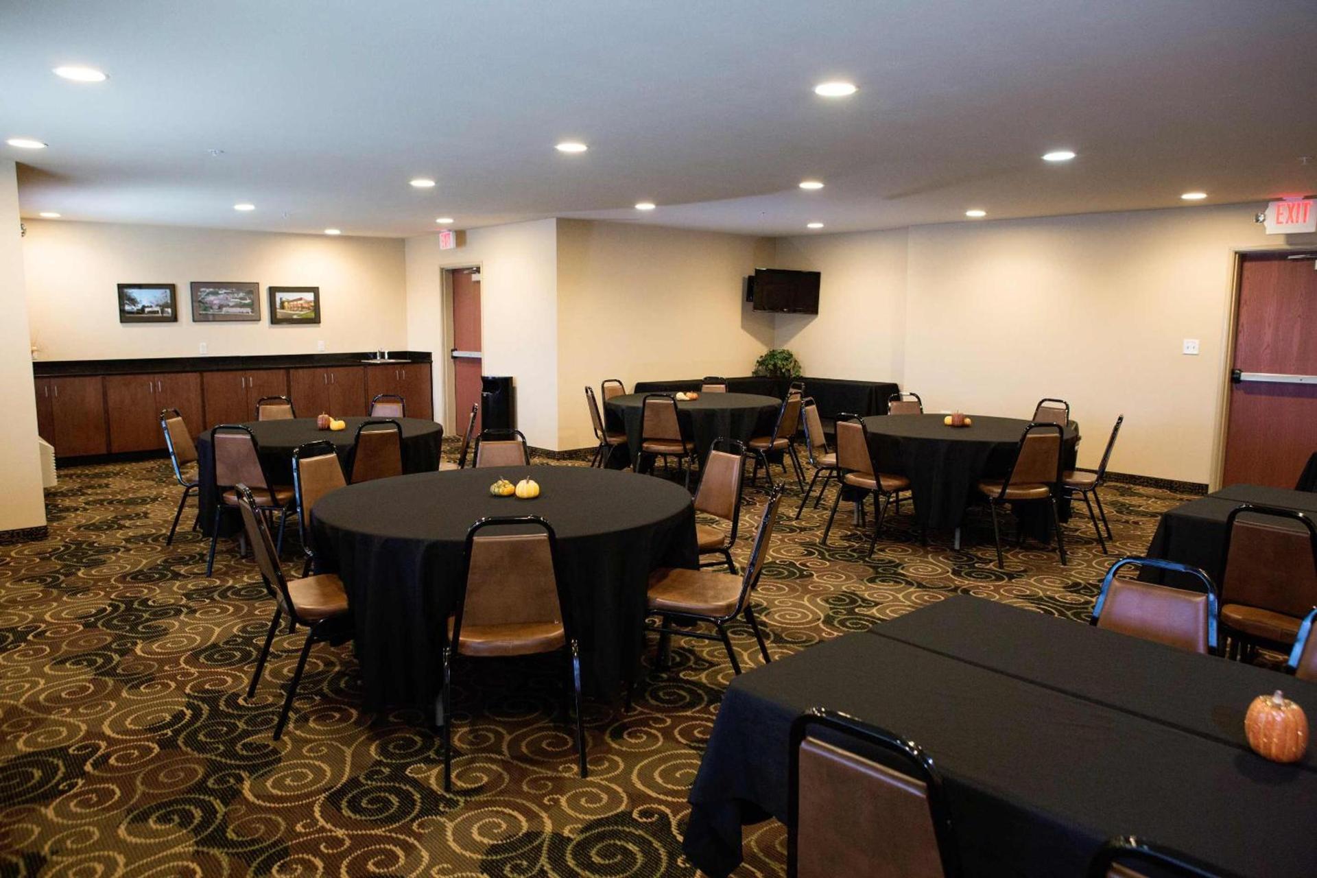 Cobblestone Hotel & Suites - Knoxville photo 26