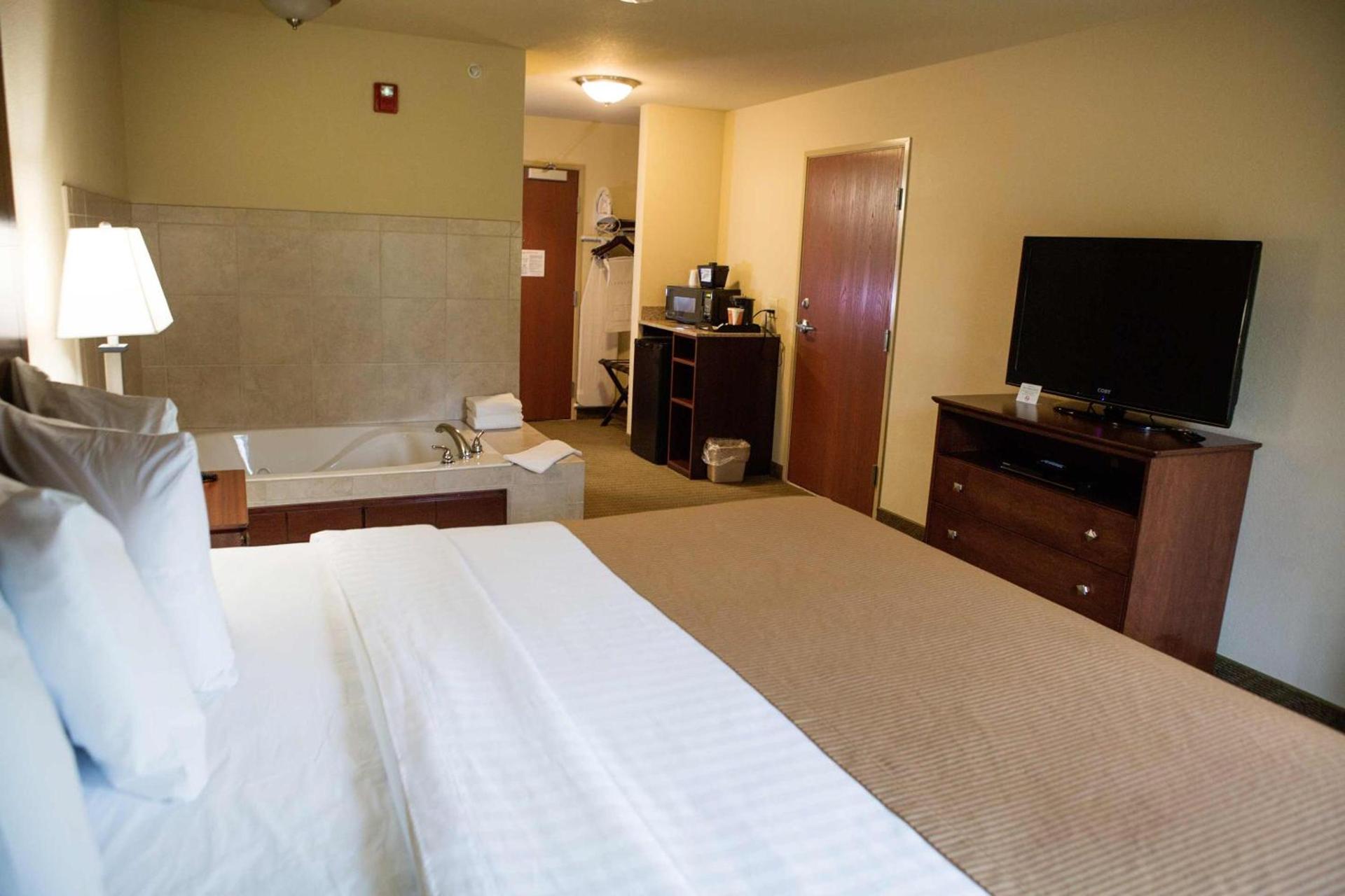 Cobblestone Hotel & Suites - Knoxville photo 30