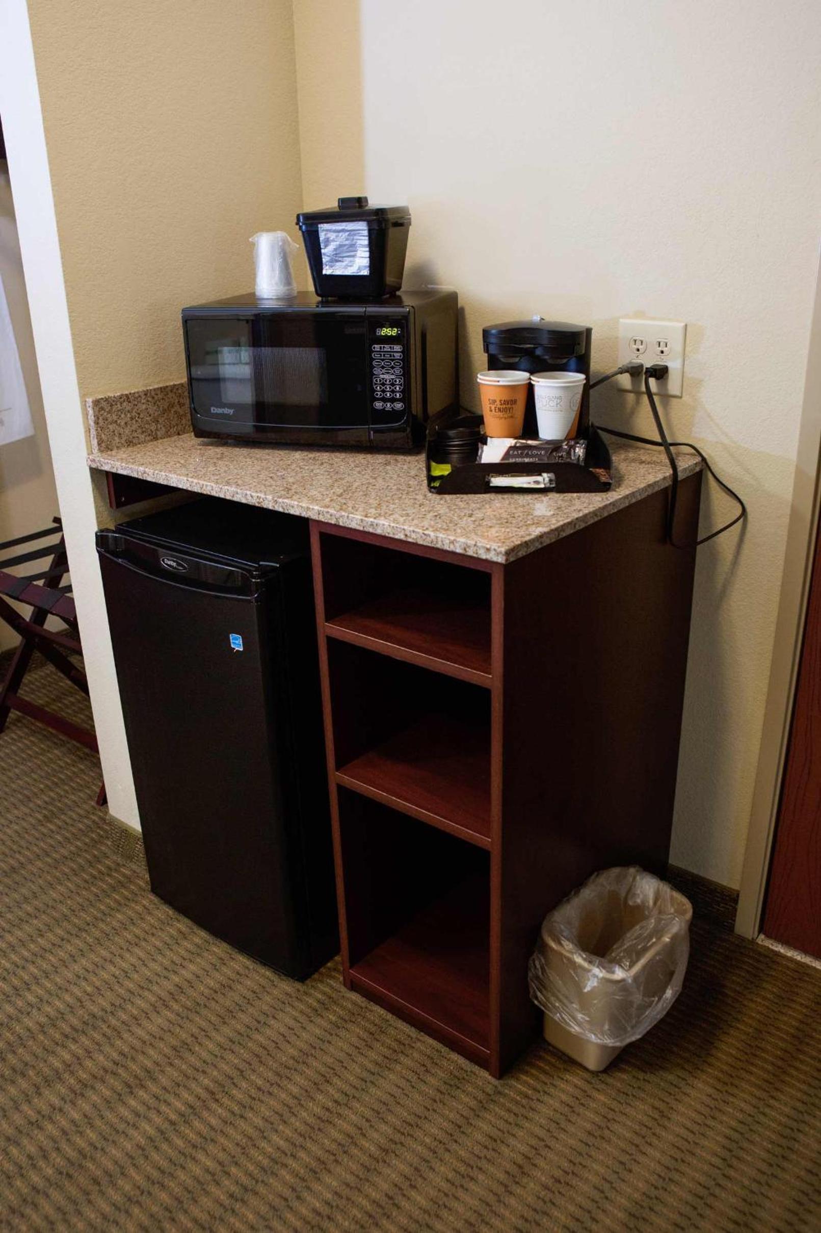 Cobblestone Hotel & Suites - Knoxville photo 5