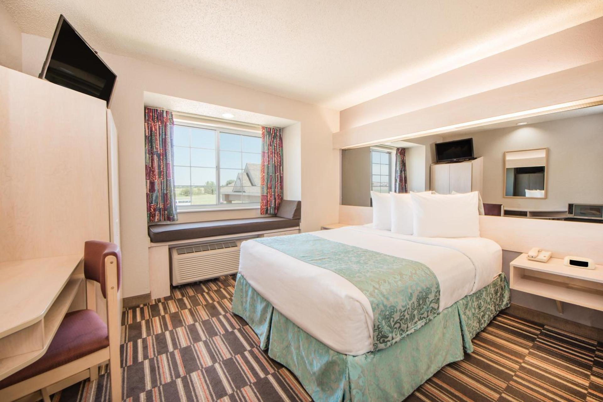 Microtel Inn & Suites Claremore Route 66 photo 7